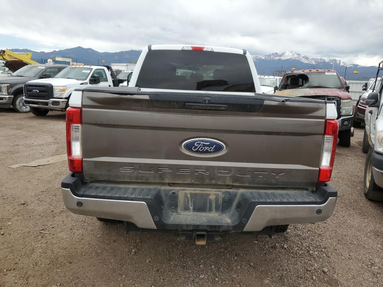 Photo 5 VIN: 1FT8W3BT6HED58017 - FORD F350 