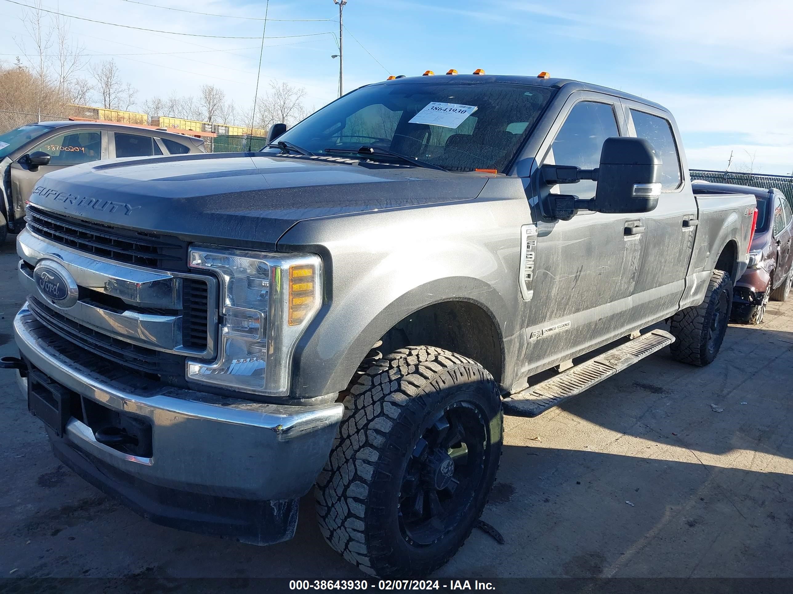 Photo 1 VIN: 1FT8W3BT6JEB07116 - FORD F350 