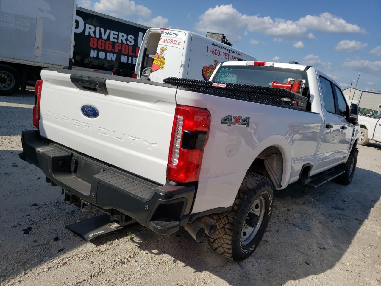 Photo 2 VIN: 1FT8W3BT6PEC09752 - FORD F350 