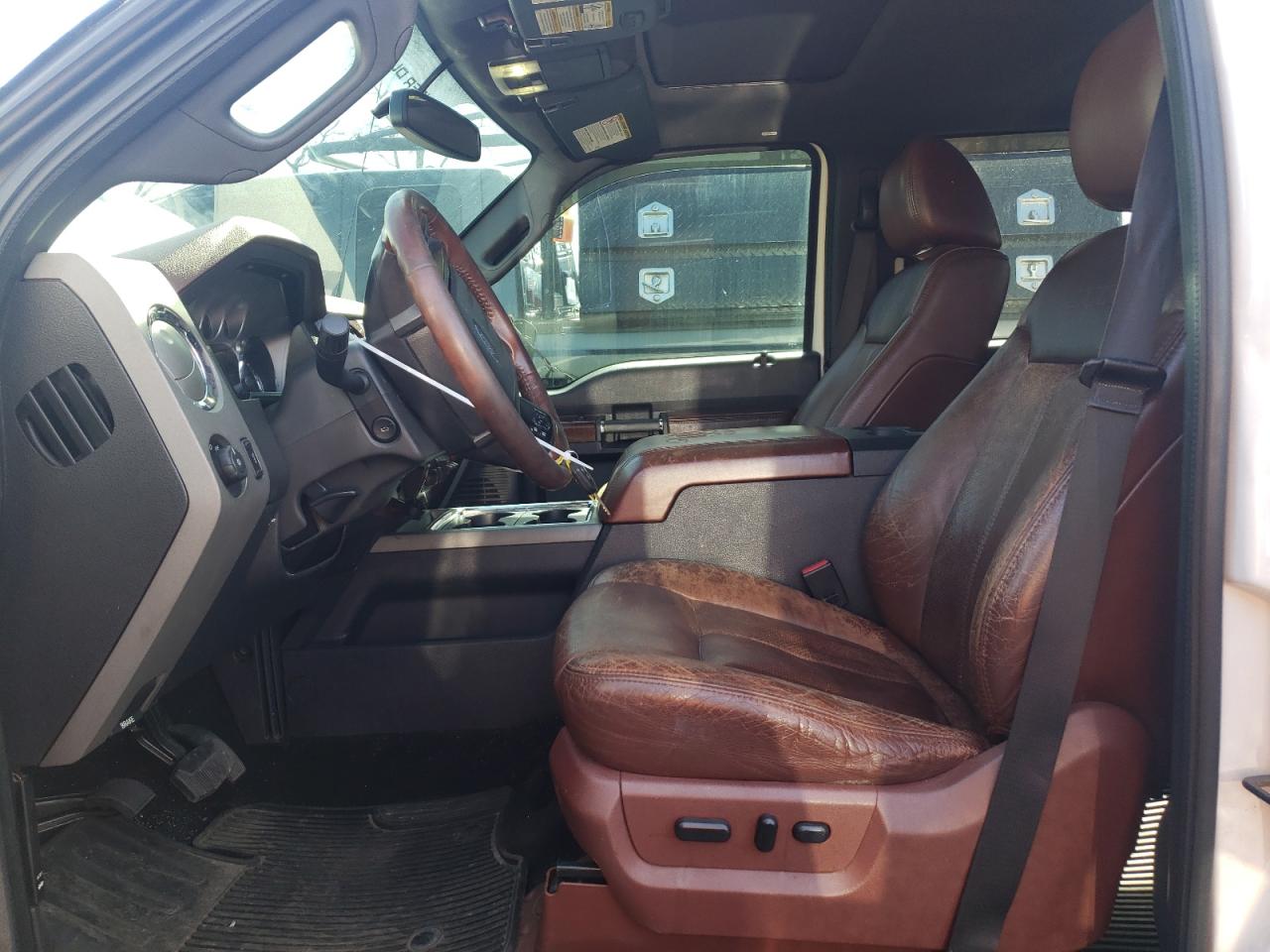 Photo 6 VIN: 1FT8W3BT7BEB85289 - FORD F350 