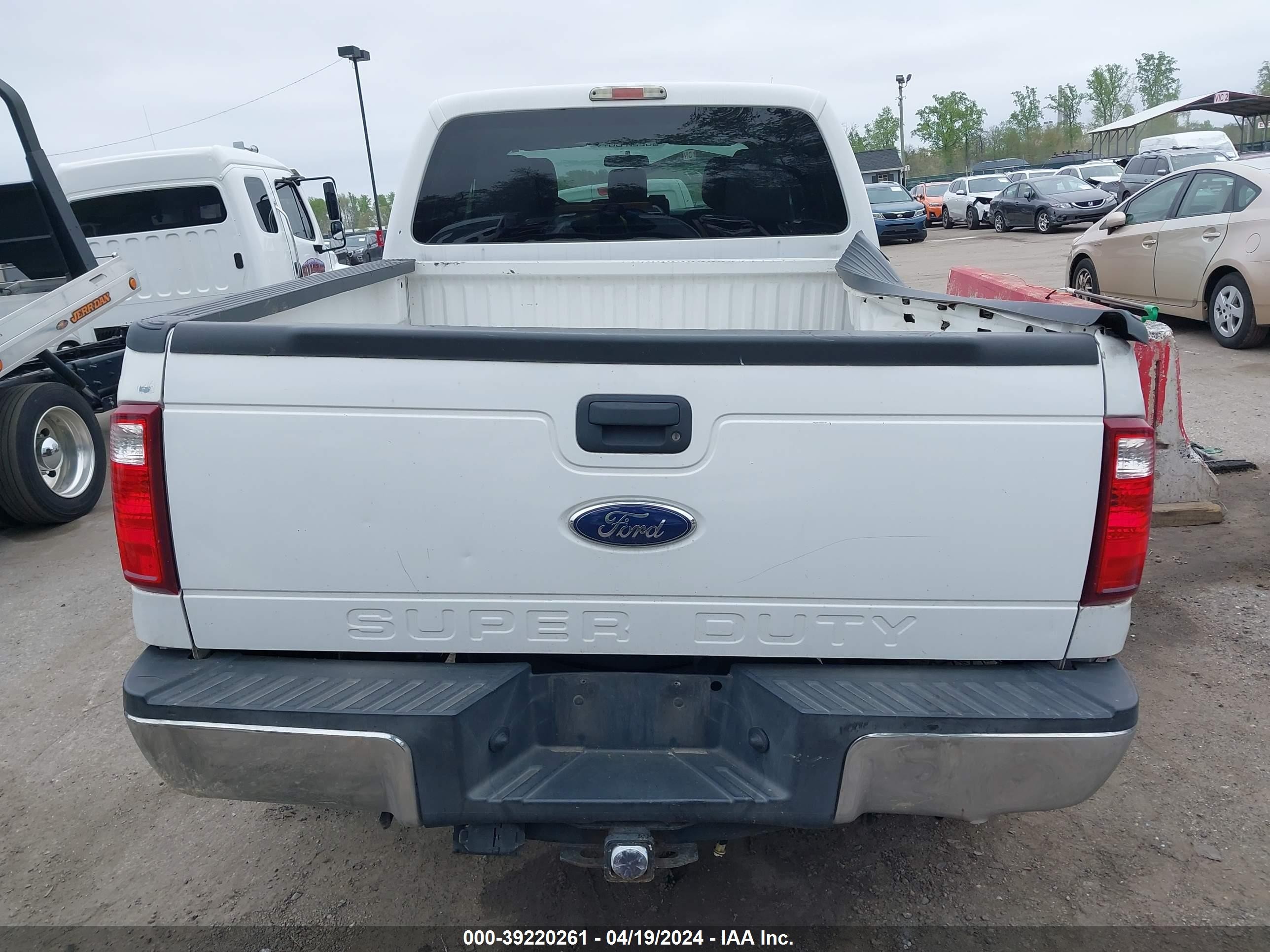 Photo 15 VIN: 1FT8W3BT7FEA43109 - FORD F350 