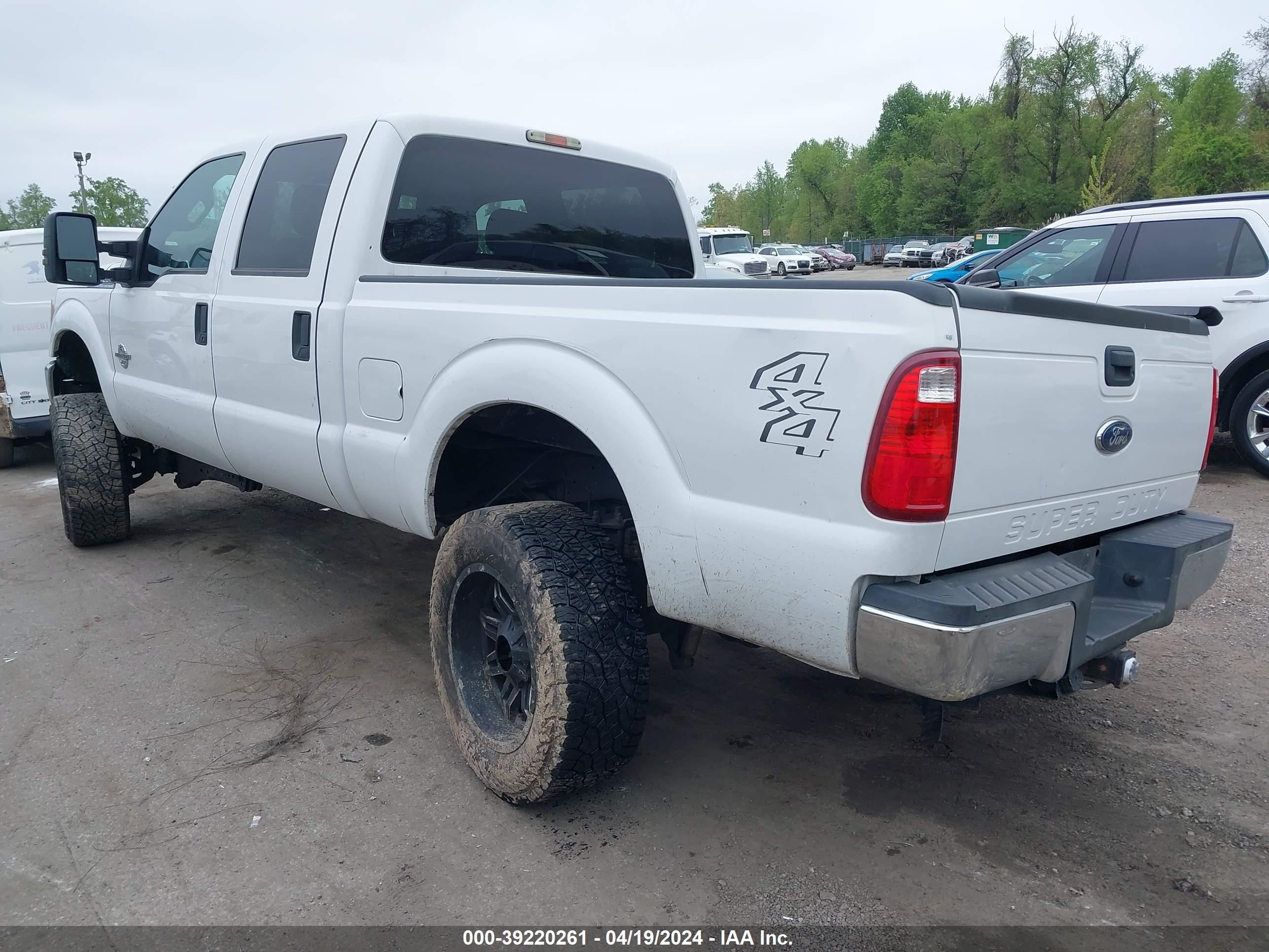 Photo 2 VIN: 1FT8W3BT7FEA43109 - FORD F350 