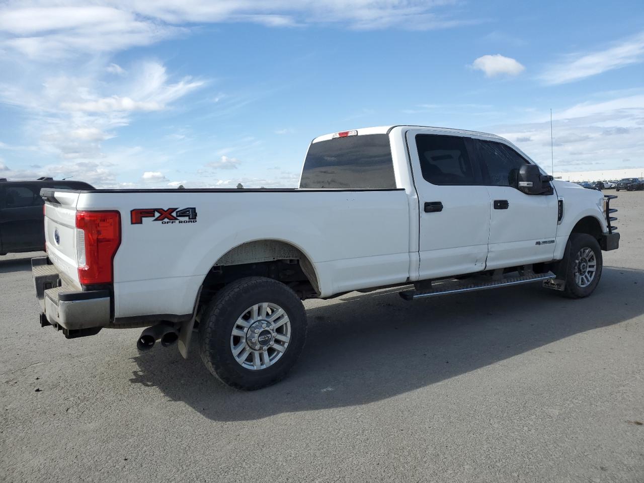 Photo 2 VIN: 1FT8W3BT7HEC45533 - FORD F350 