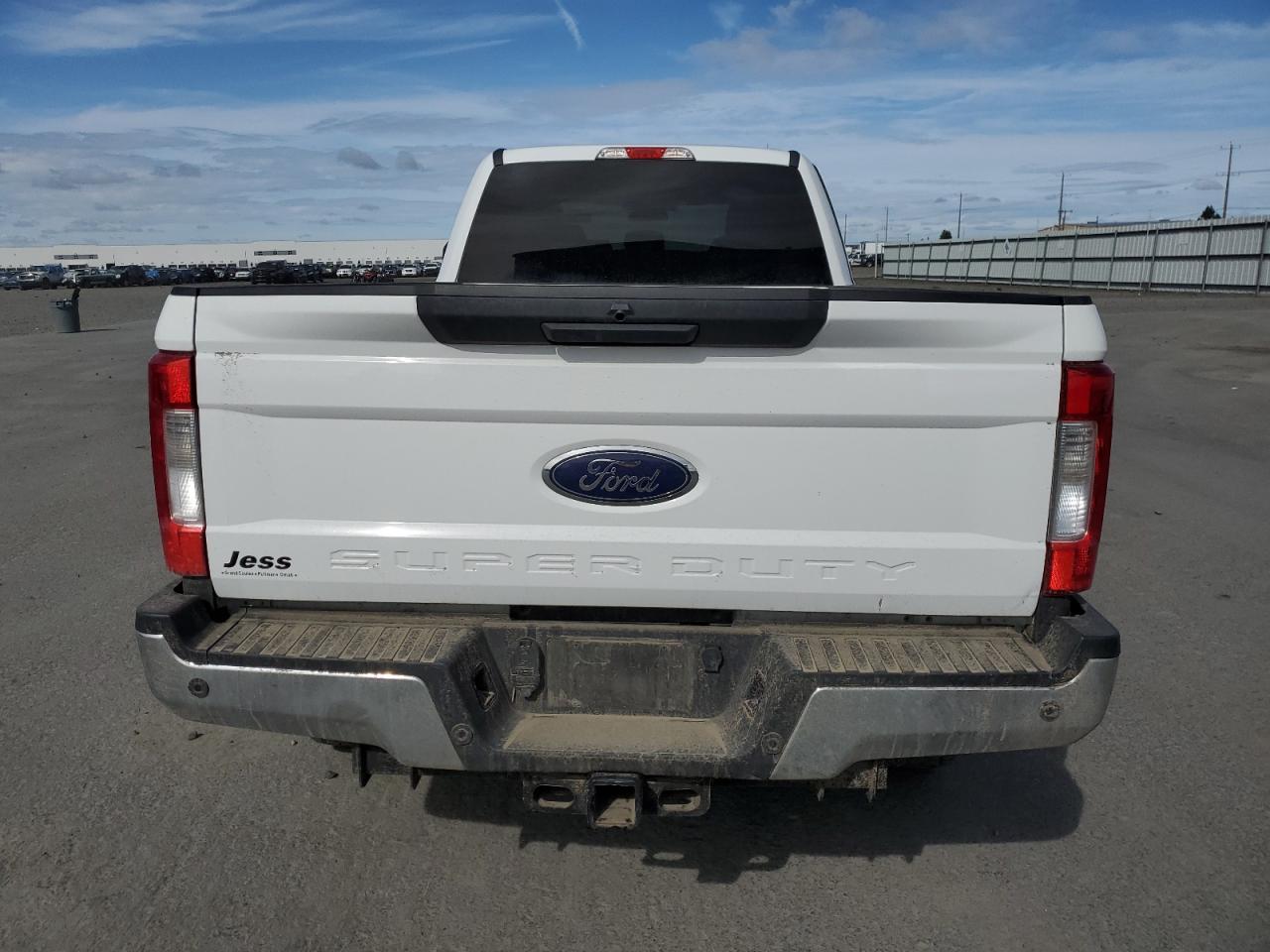 Photo 5 VIN: 1FT8W3BT7HEC45533 - FORD F350 