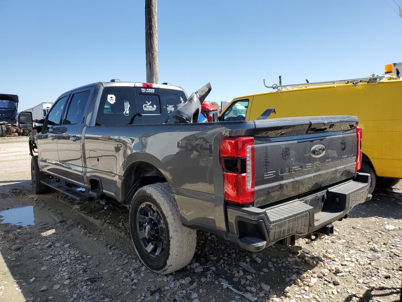 Photo 2 VIN: 1FT8W3BT7PED70059 - FORD F350 