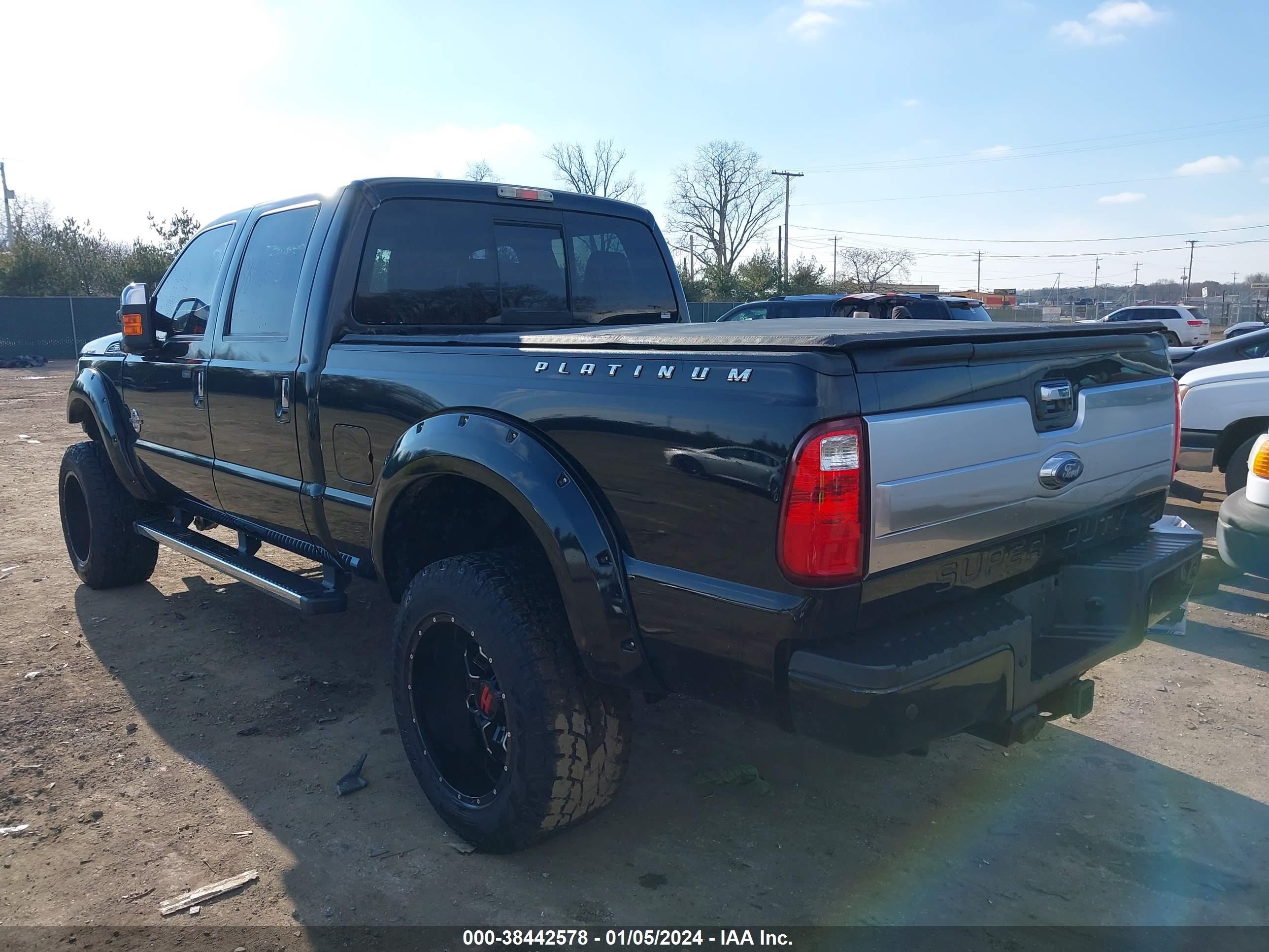 Photo 2 VIN: 1FT8W3BT8FEB73335 - FORD F350 