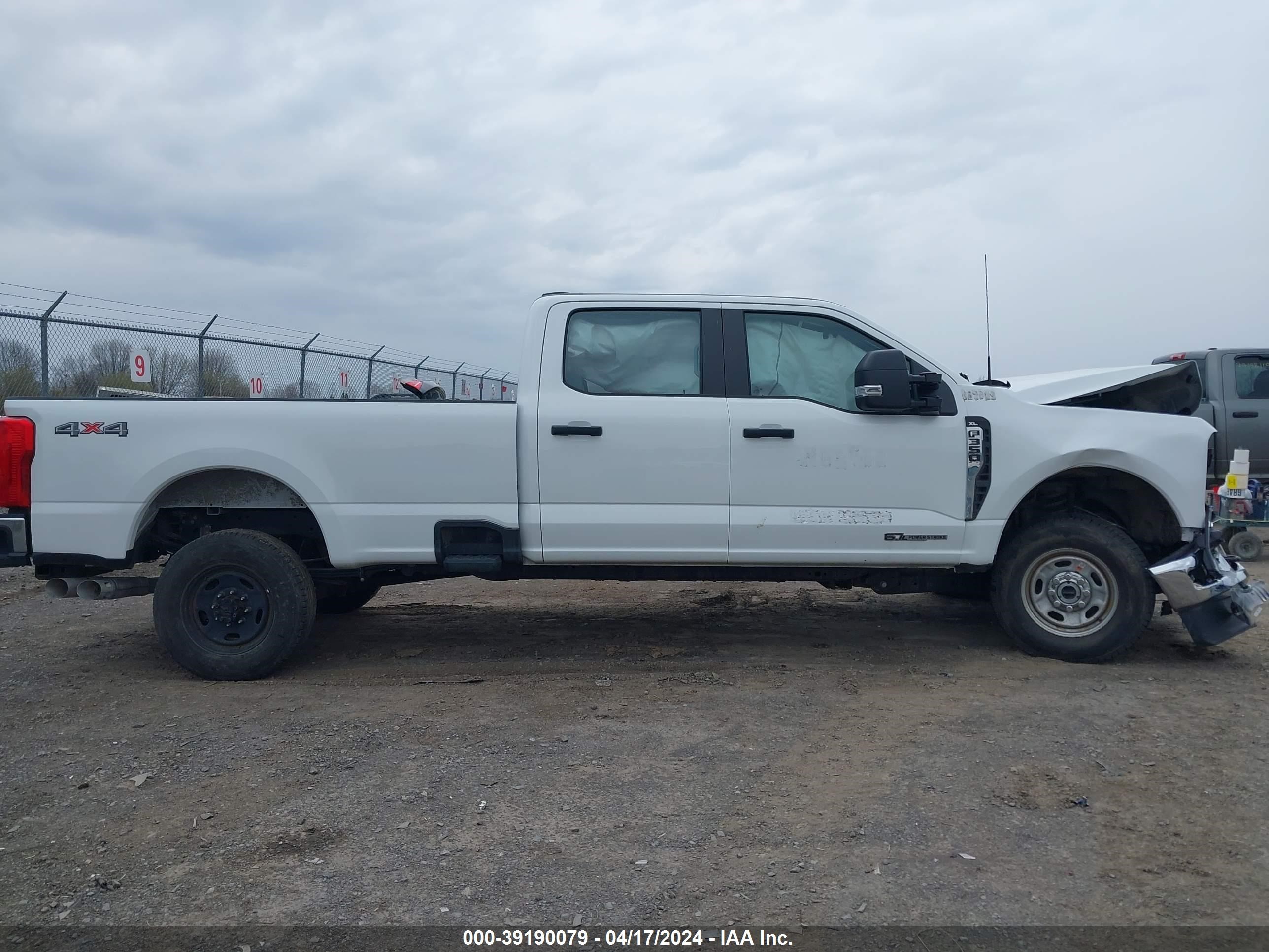 Photo 12 VIN: 1FT8W3BT8PEC64803 - FORD F350 