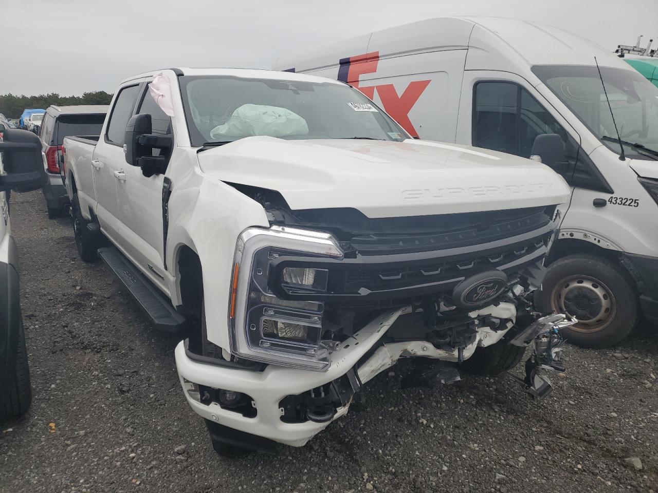 Photo 3 VIN: 1FT8W3BT8PED38558 - FORD F350 