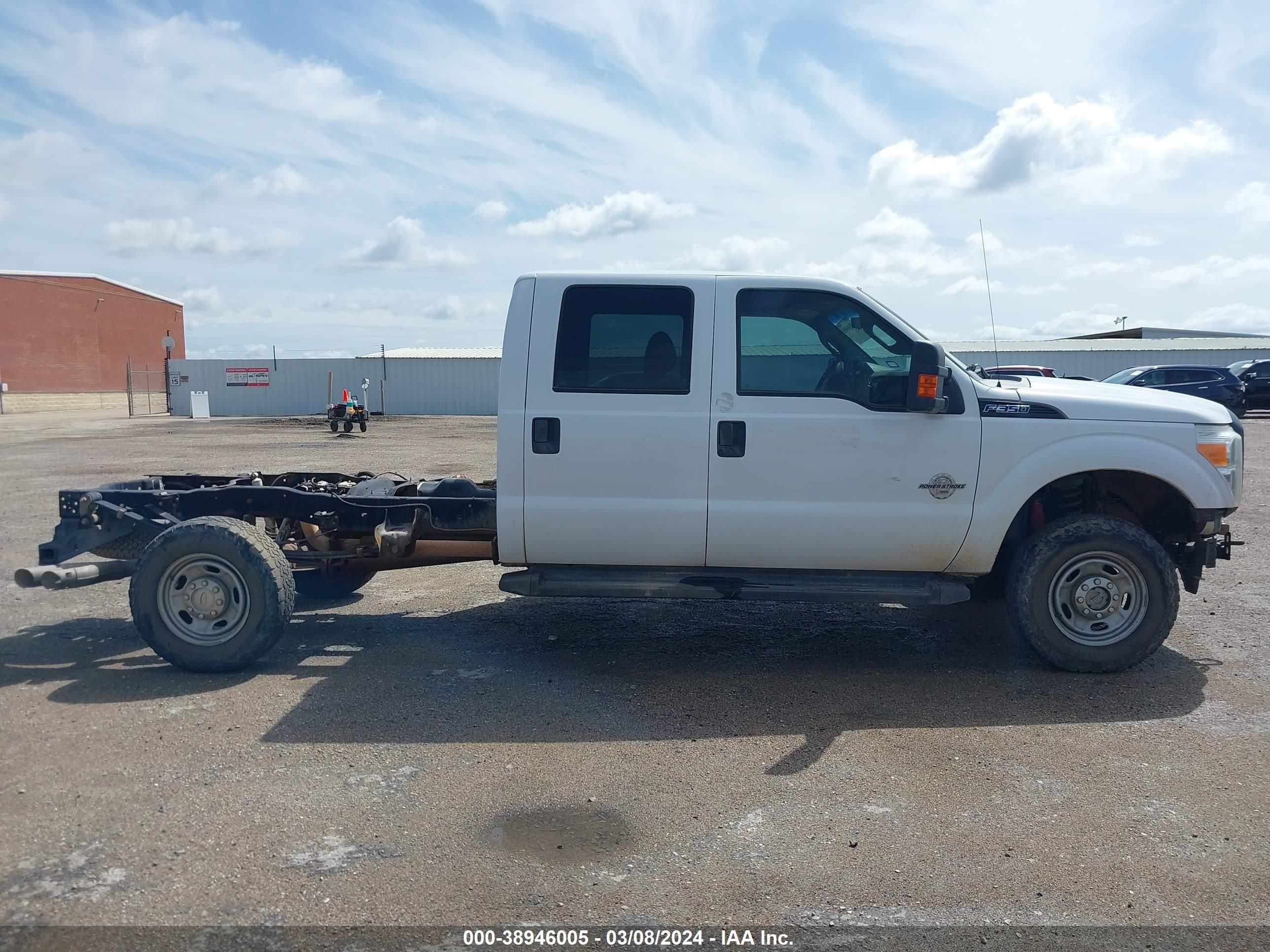 Photo 12 VIN: 1FT8W3BT9CEA92131 - GMC YUKON 