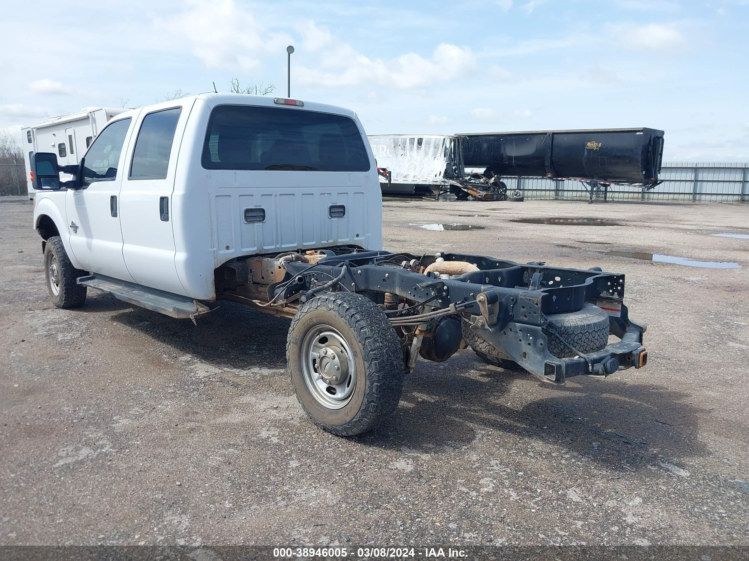 Photo 2 VIN: 1FT8W3BT9CEA92131 - GMC YUKON 