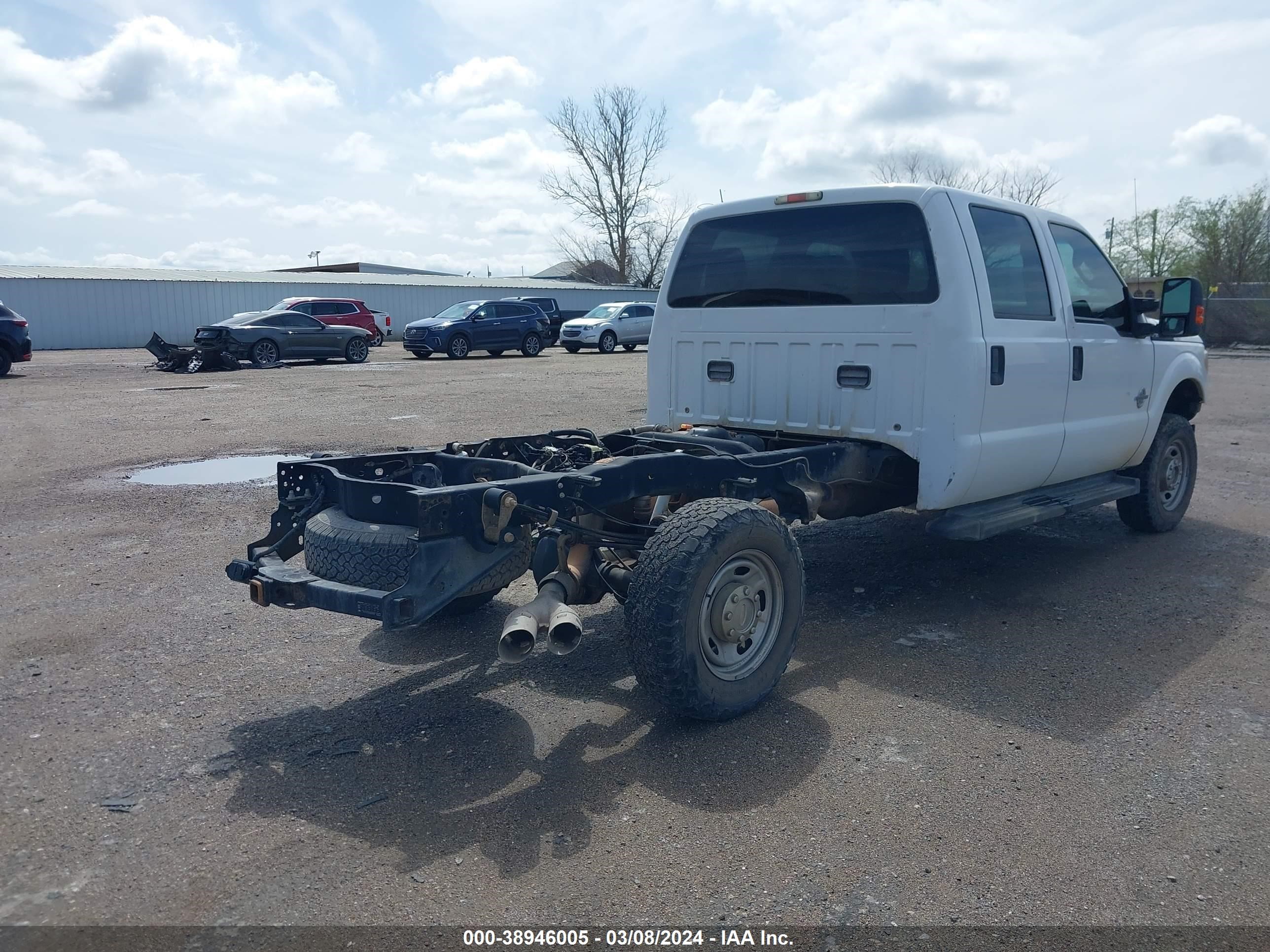 Photo 3 VIN: 1FT8W3BT9CEA92131 - GMC YUKON 