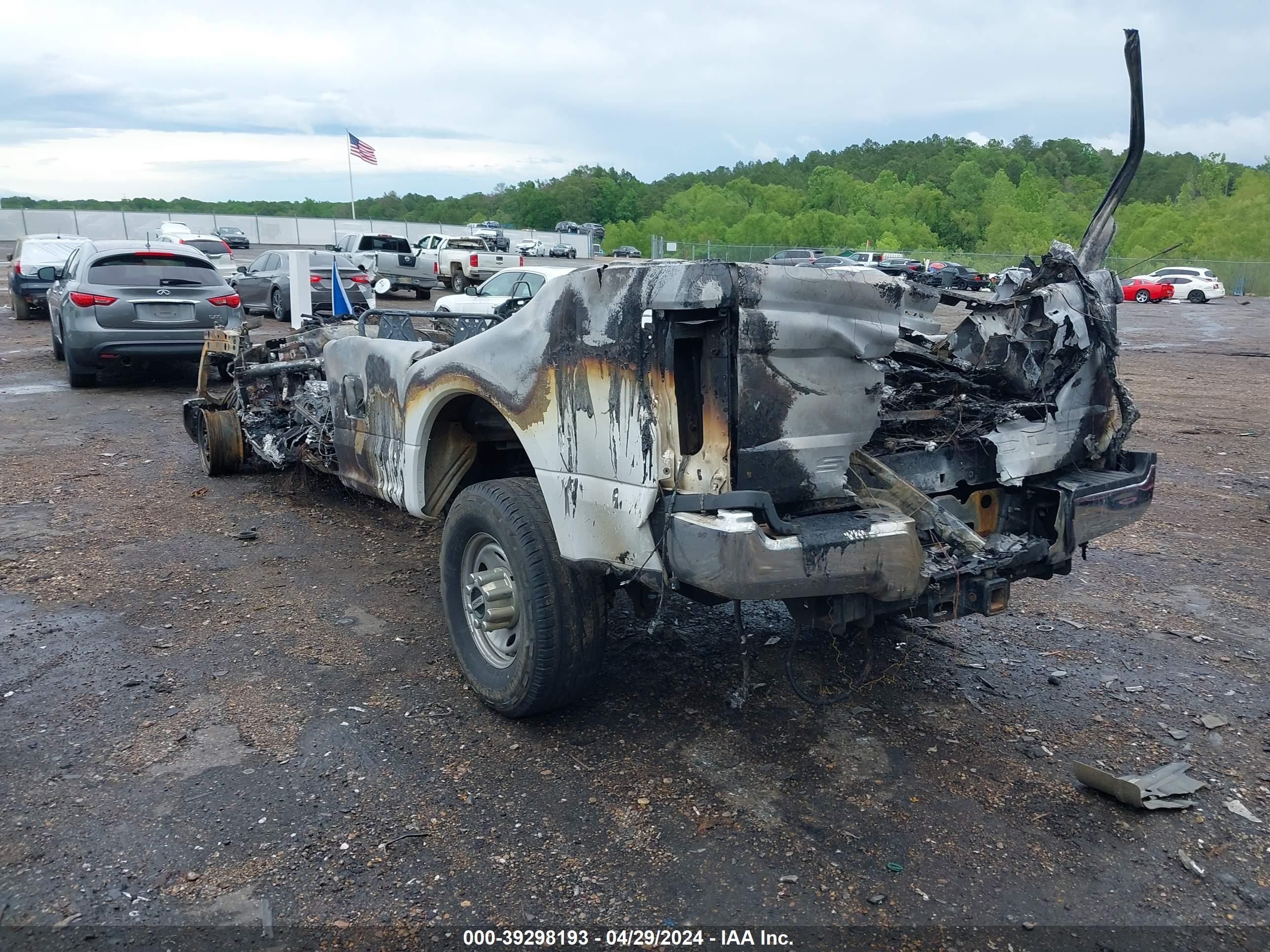 Photo 2 VIN: 1FT8W3BT9HEB26690 - FORD F350 