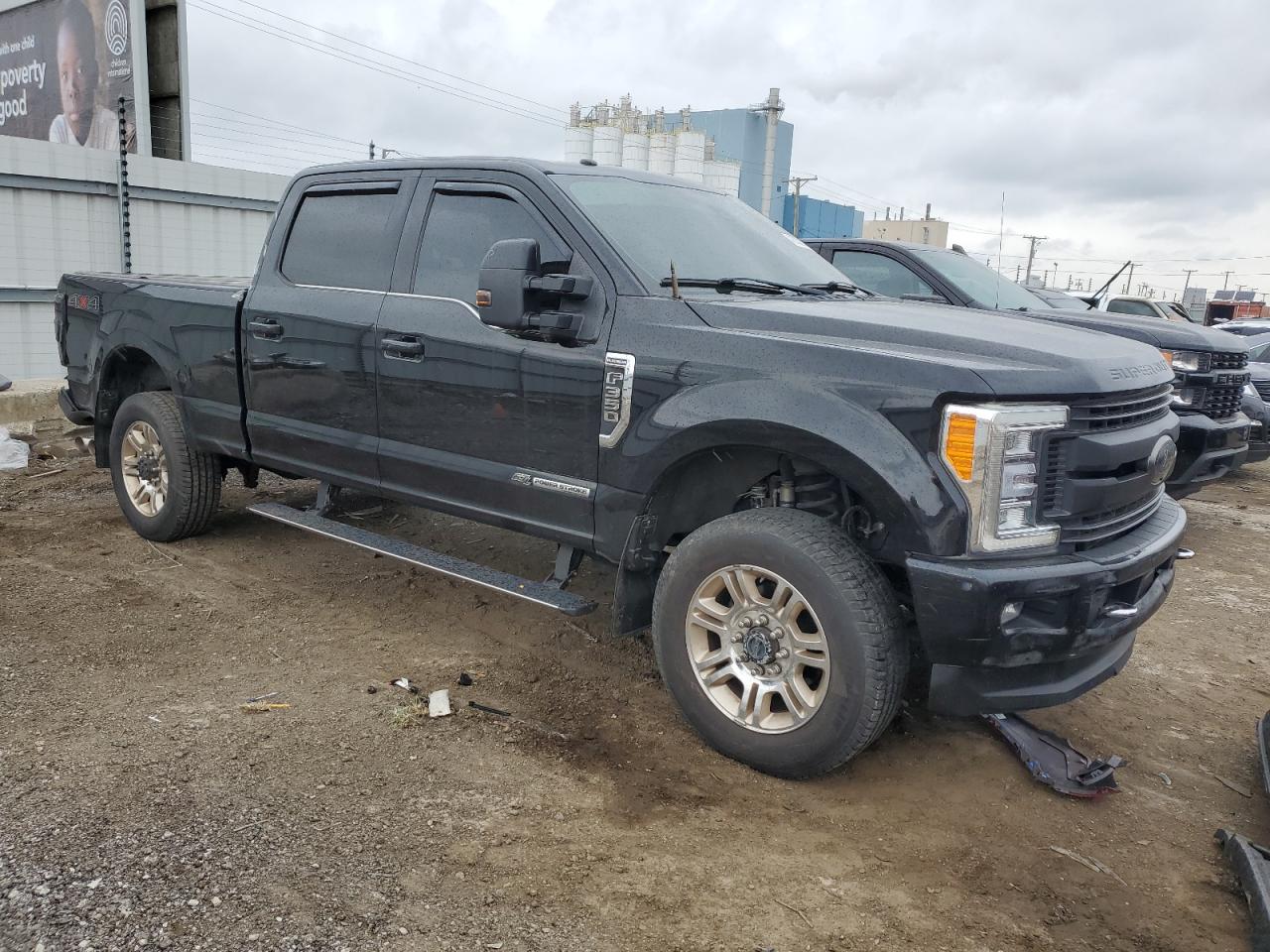 Photo 3 VIN: 1FT8W3BT9HEE83108 - FORD F350 