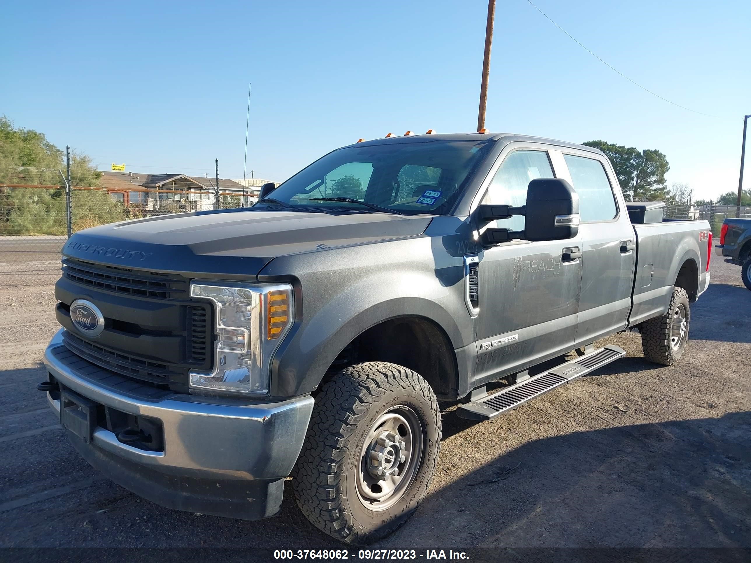 Photo 1 VIN: 1FT8W3BT9JEB40045 - FORD F350 