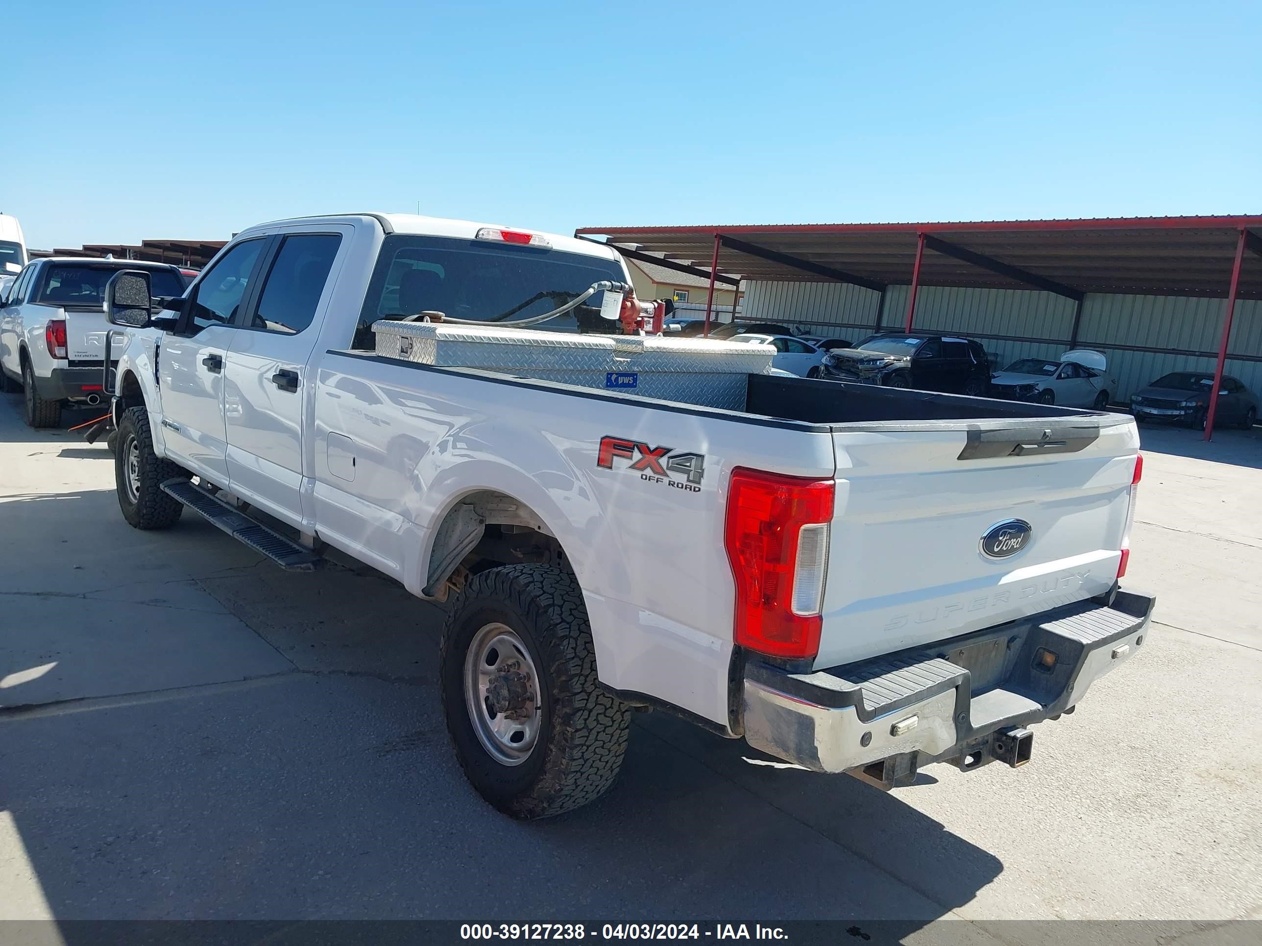 Photo 2 VIN: 1FT8W3BT9JEC12295 - FORD F350 