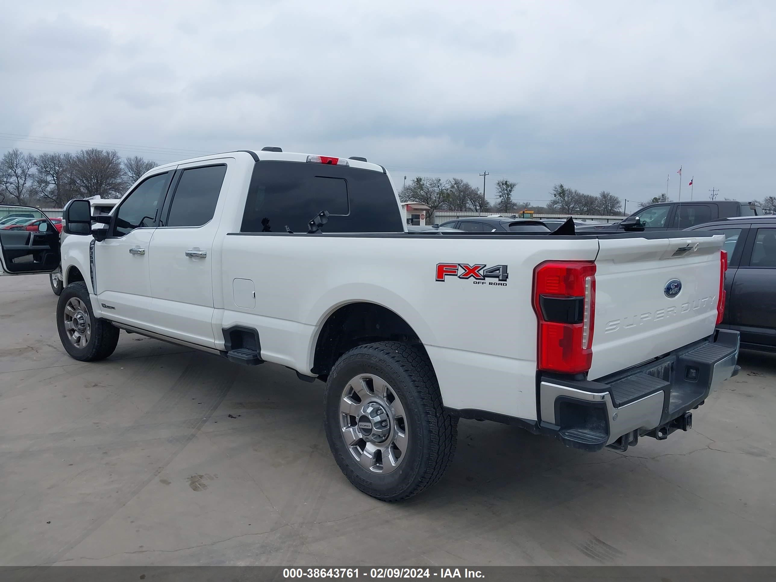 Photo 2 VIN: 1FT8W3BT9PEC87300 - FORD F350 