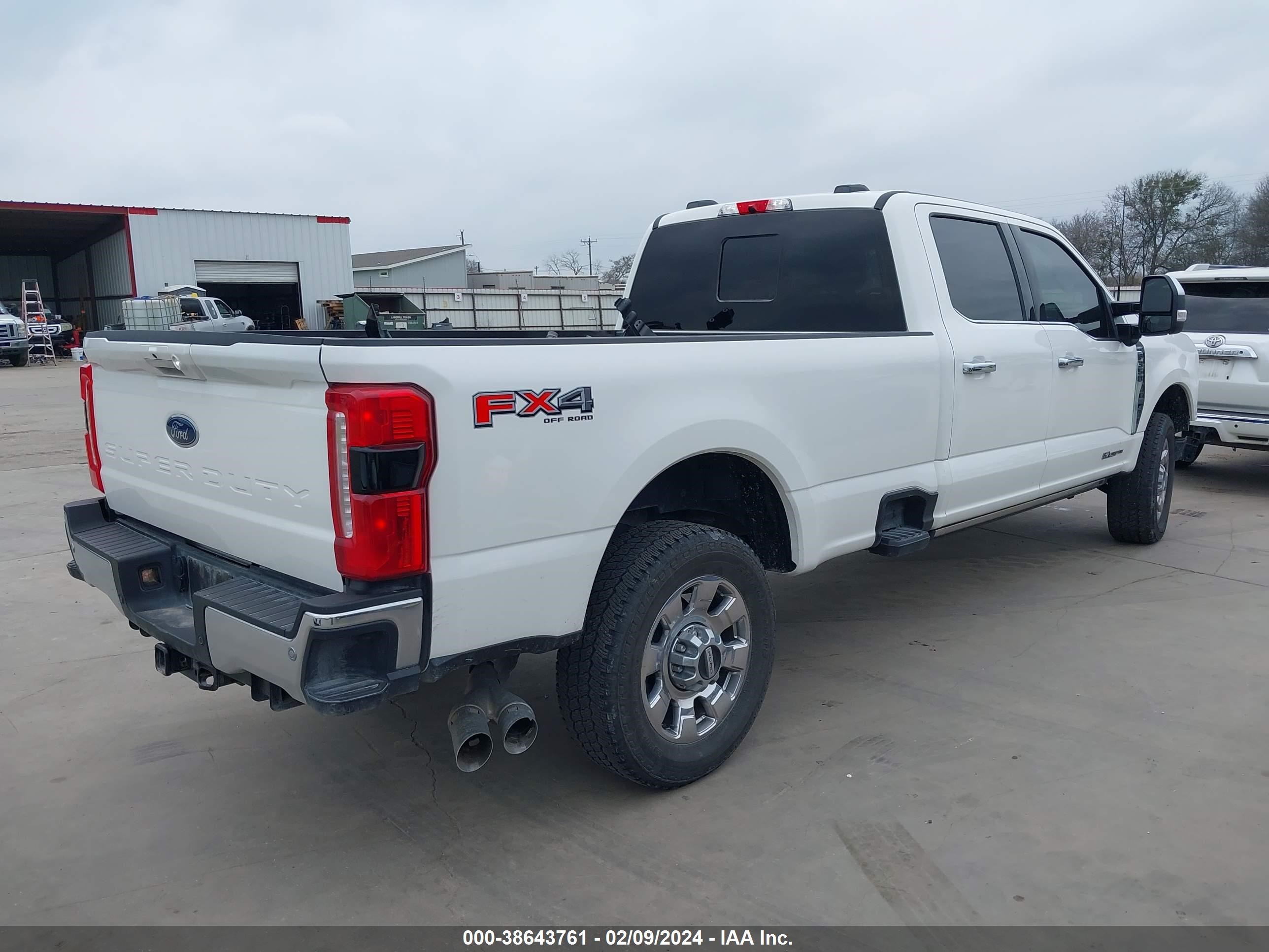 Photo 3 VIN: 1FT8W3BT9PEC87300 - FORD F350 