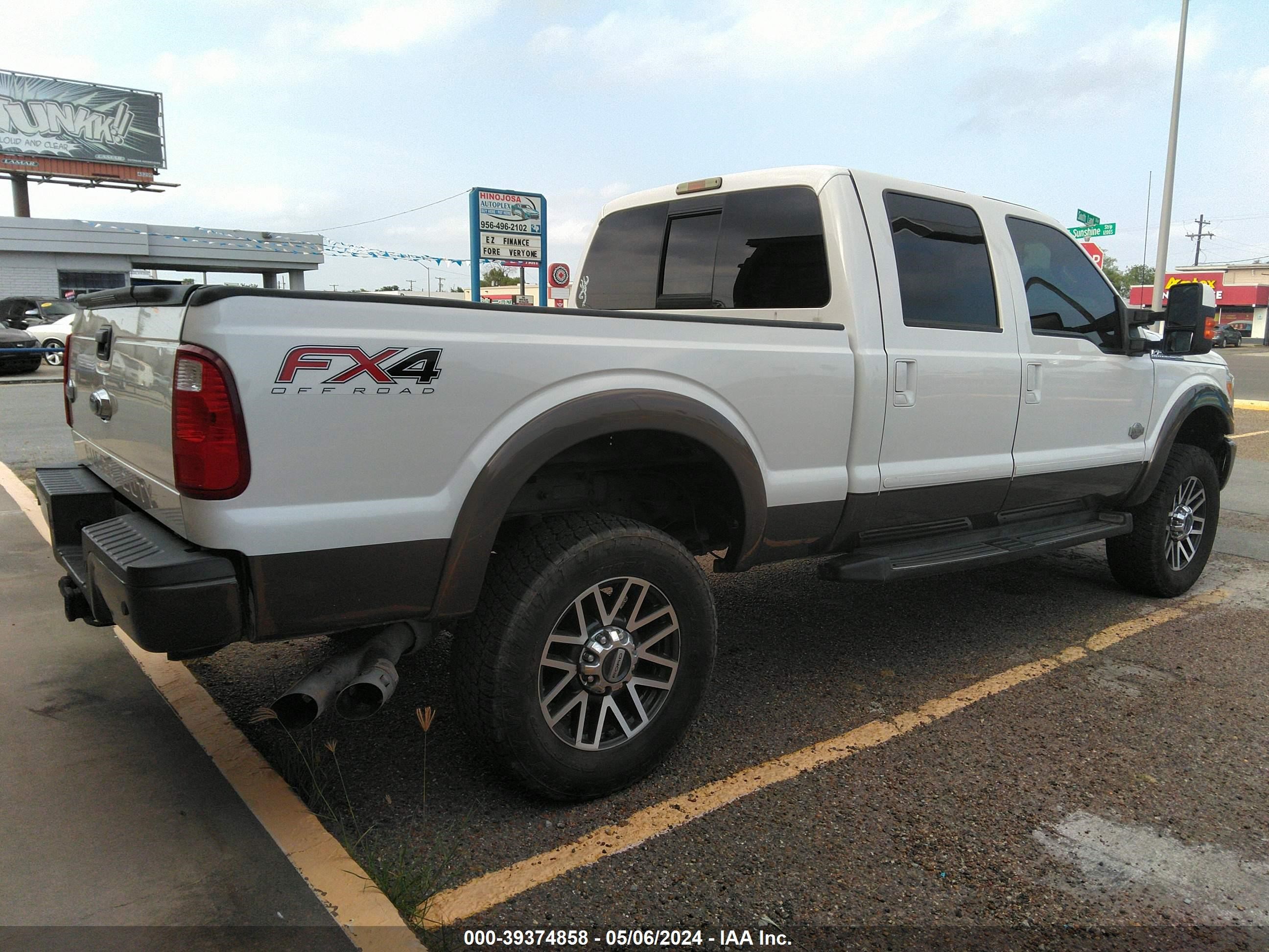 Photo 3 VIN: 1FT8W3BTXFEC08277 - FORD F350 