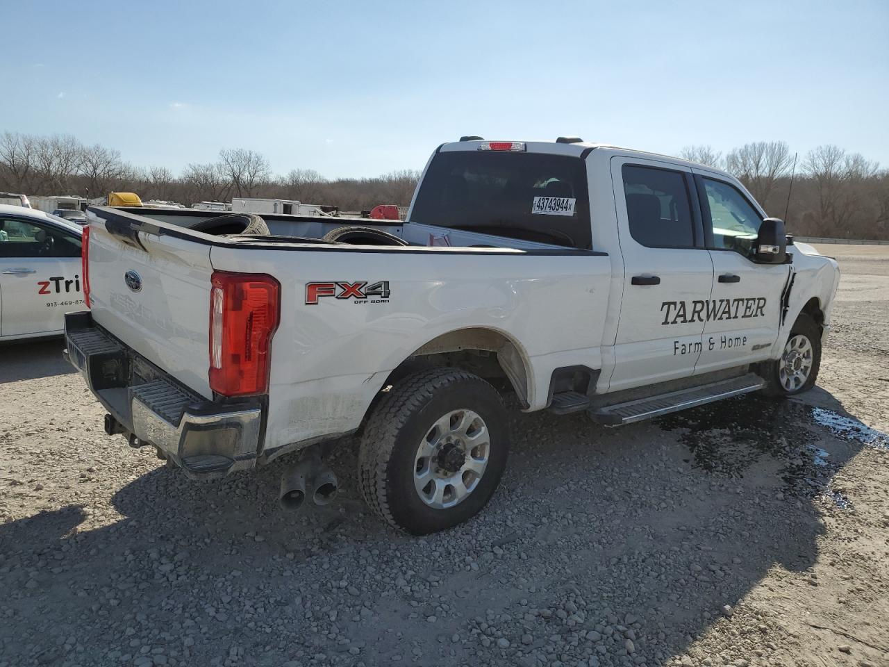 Photo 2 VIN: 1FT8W3BTXPEE07122 - FORD F350 