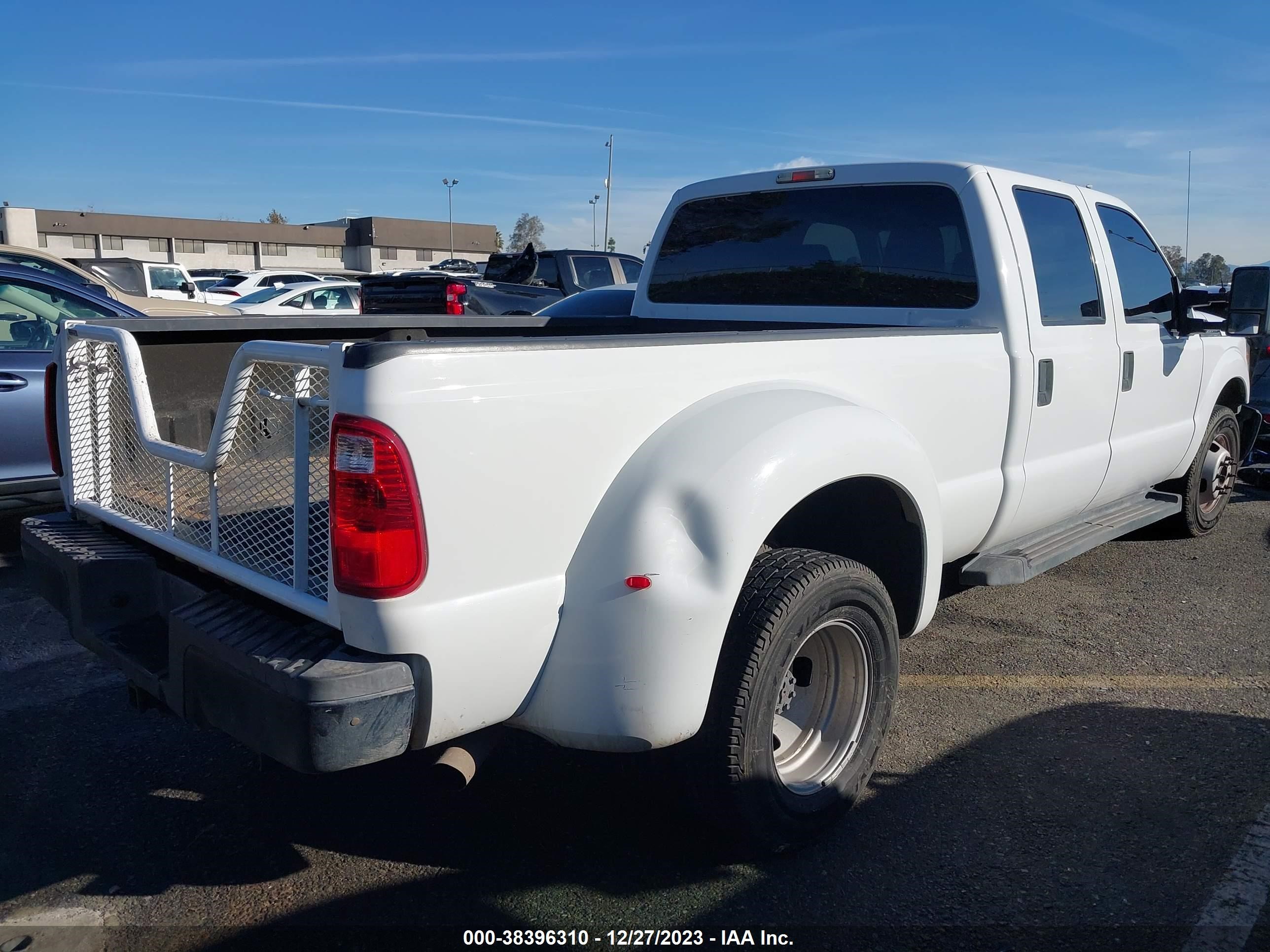 Photo 2 VIN: 1FT8W3C65CEB84748 - FORD F350 