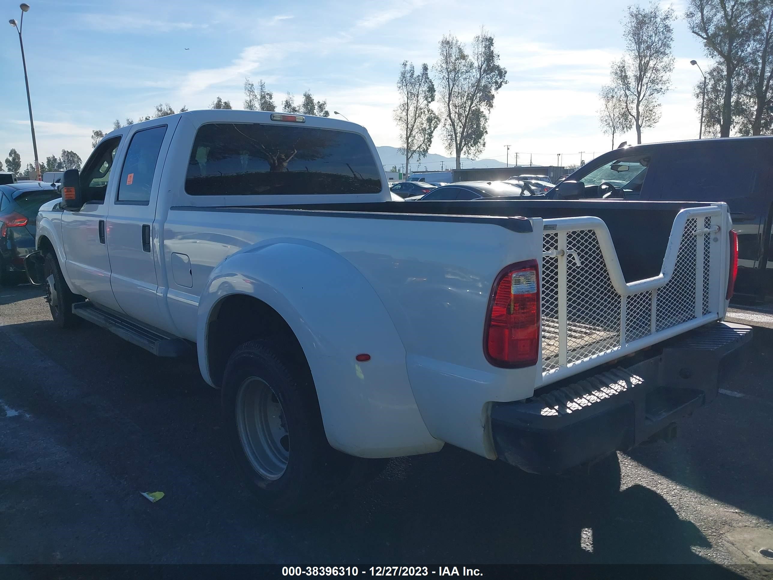 Photo 3 VIN: 1FT8W3C65CEB84748 - FORD F350 