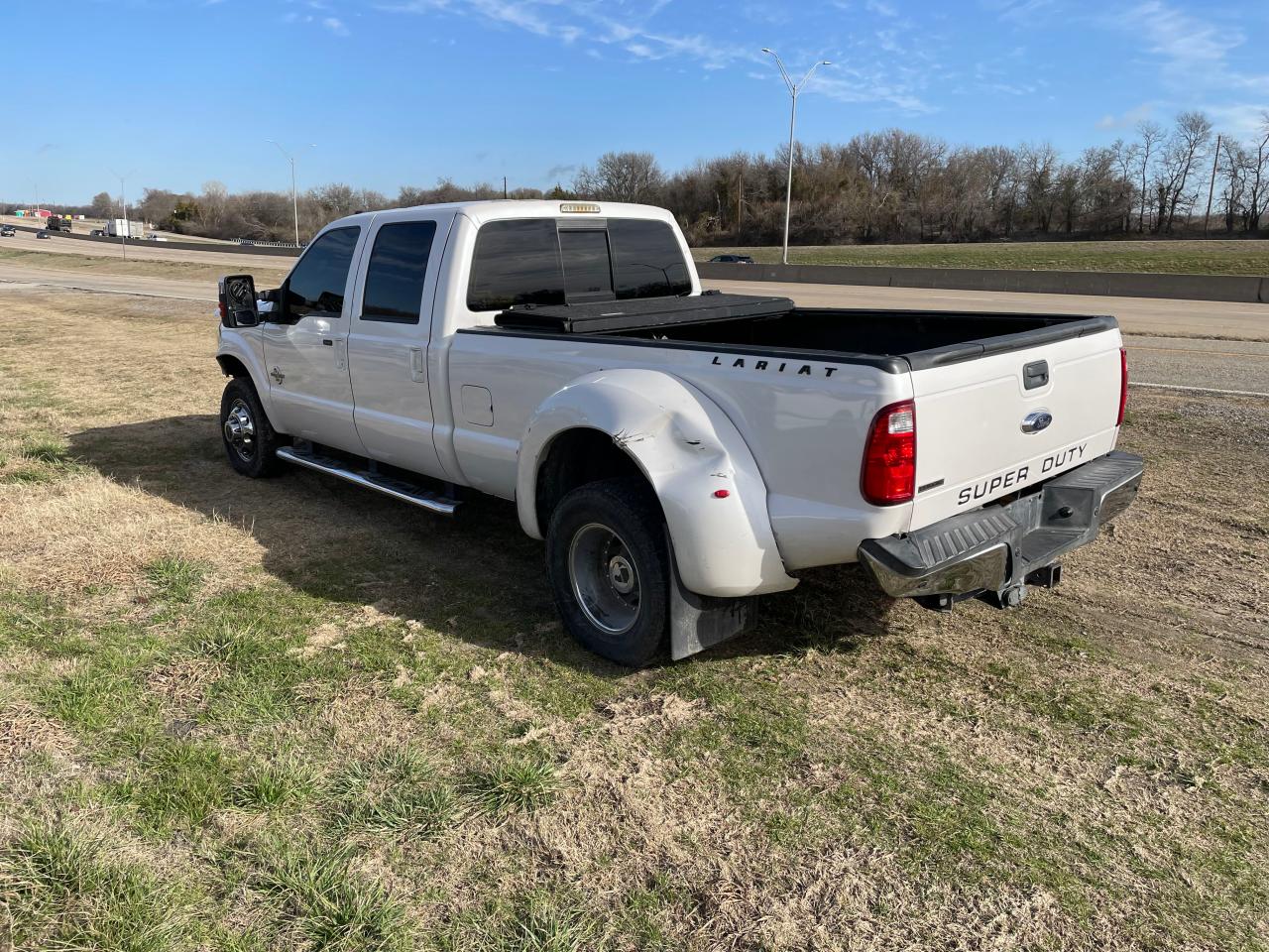 Photo 2 VIN: 1FT8W3CT3FEA50704 - FORD F350 