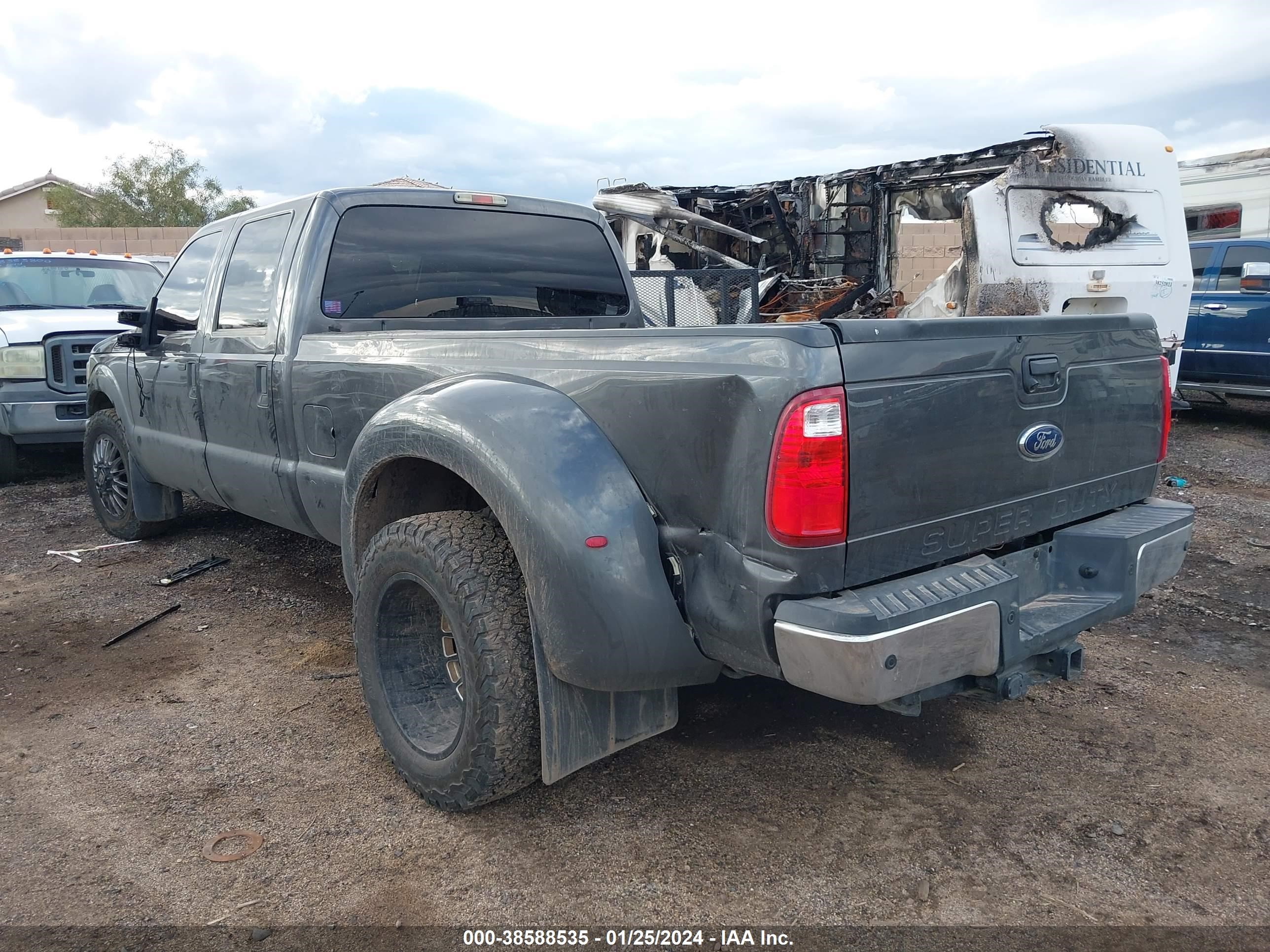 Photo 2 VIN: 1FT8W3CT5FEC22909 - FORD F350 