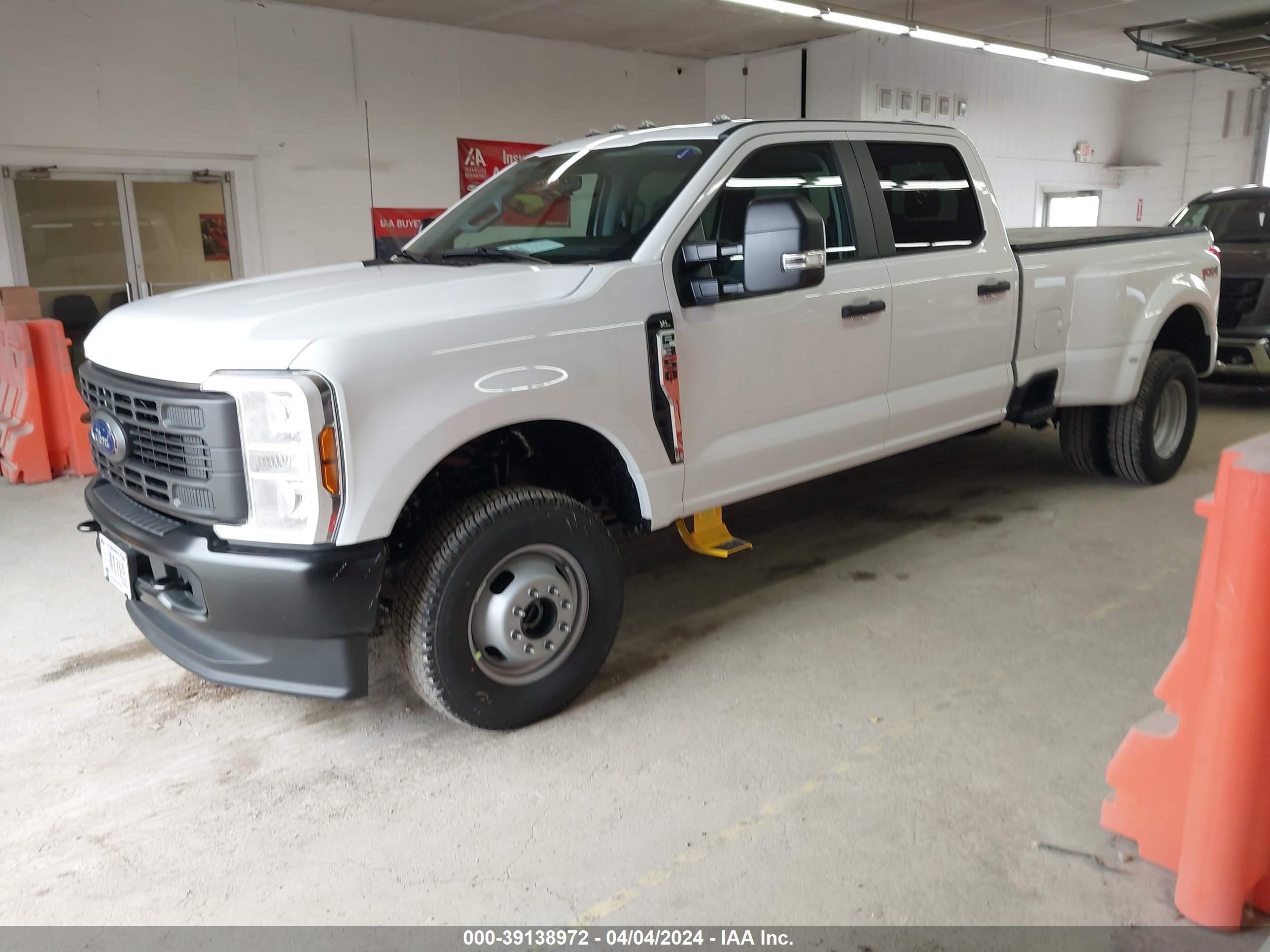 Photo 1 VIN: 1FT8W3DA1RED41266 - FORD F350 