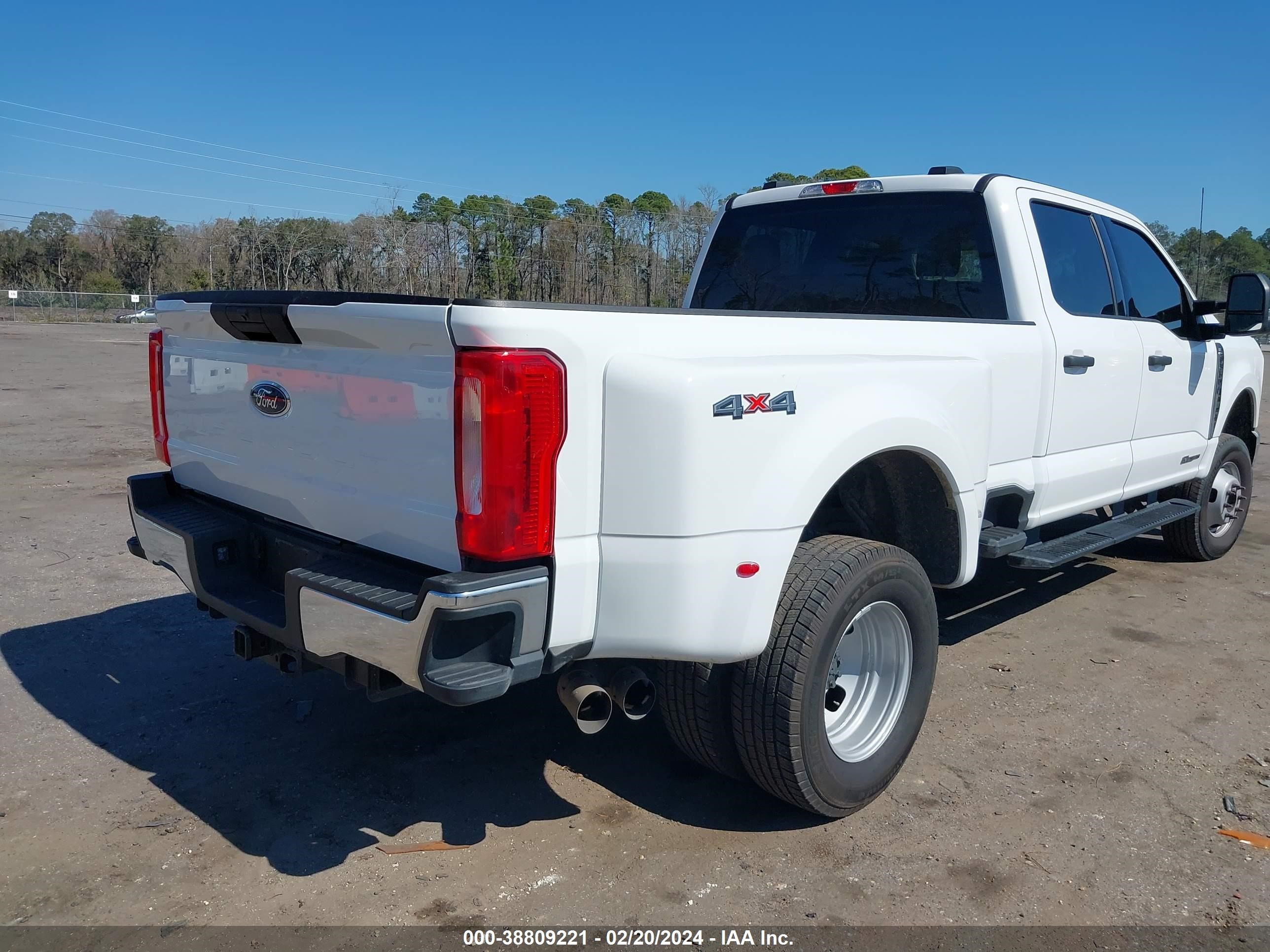 Photo 3 VIN: 1FT8W3DT0PED17507 - FORD F350 