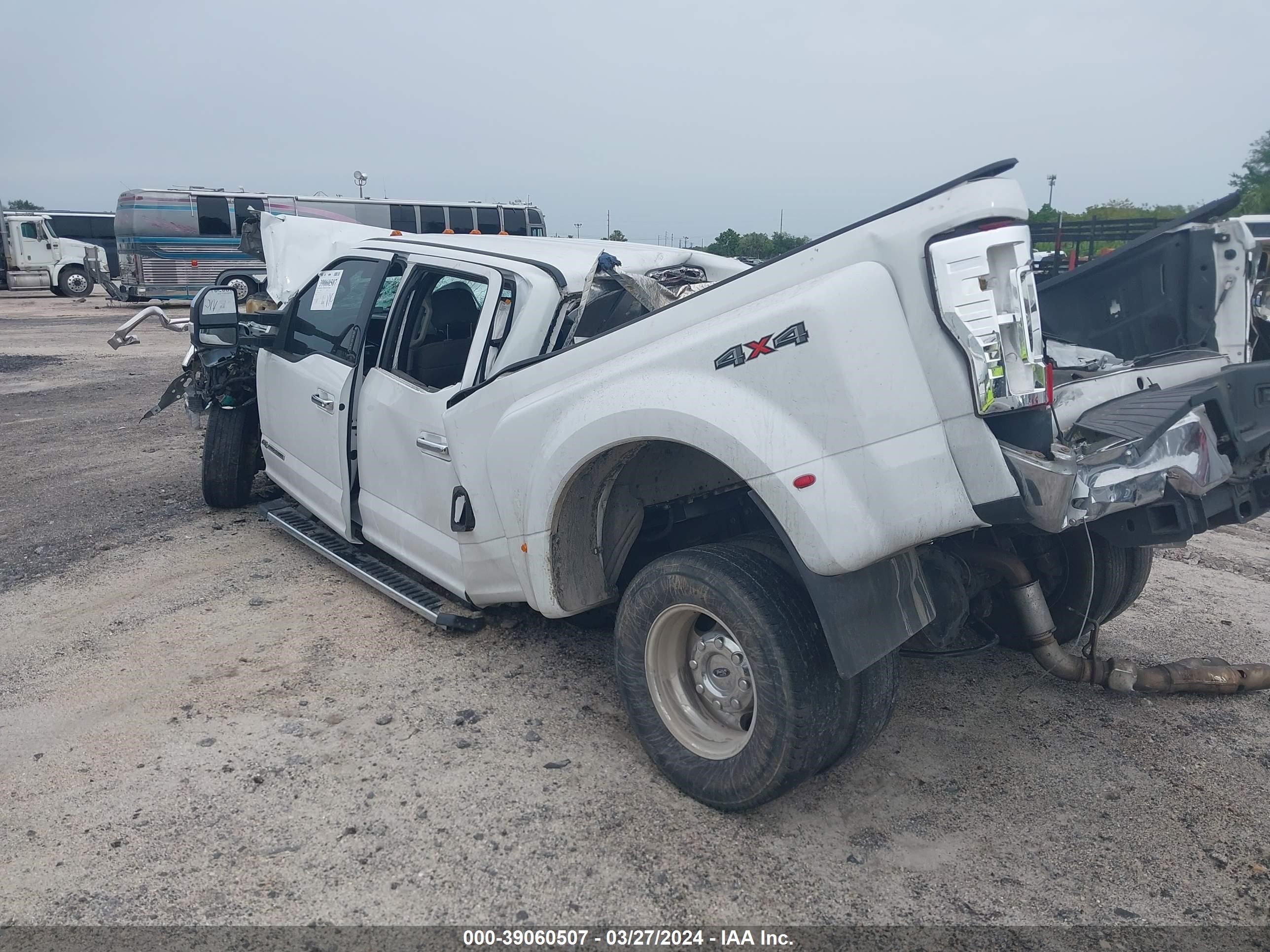 Photo 2 VIN: 1FT8W3DT1JEC54537 - FORD F350 