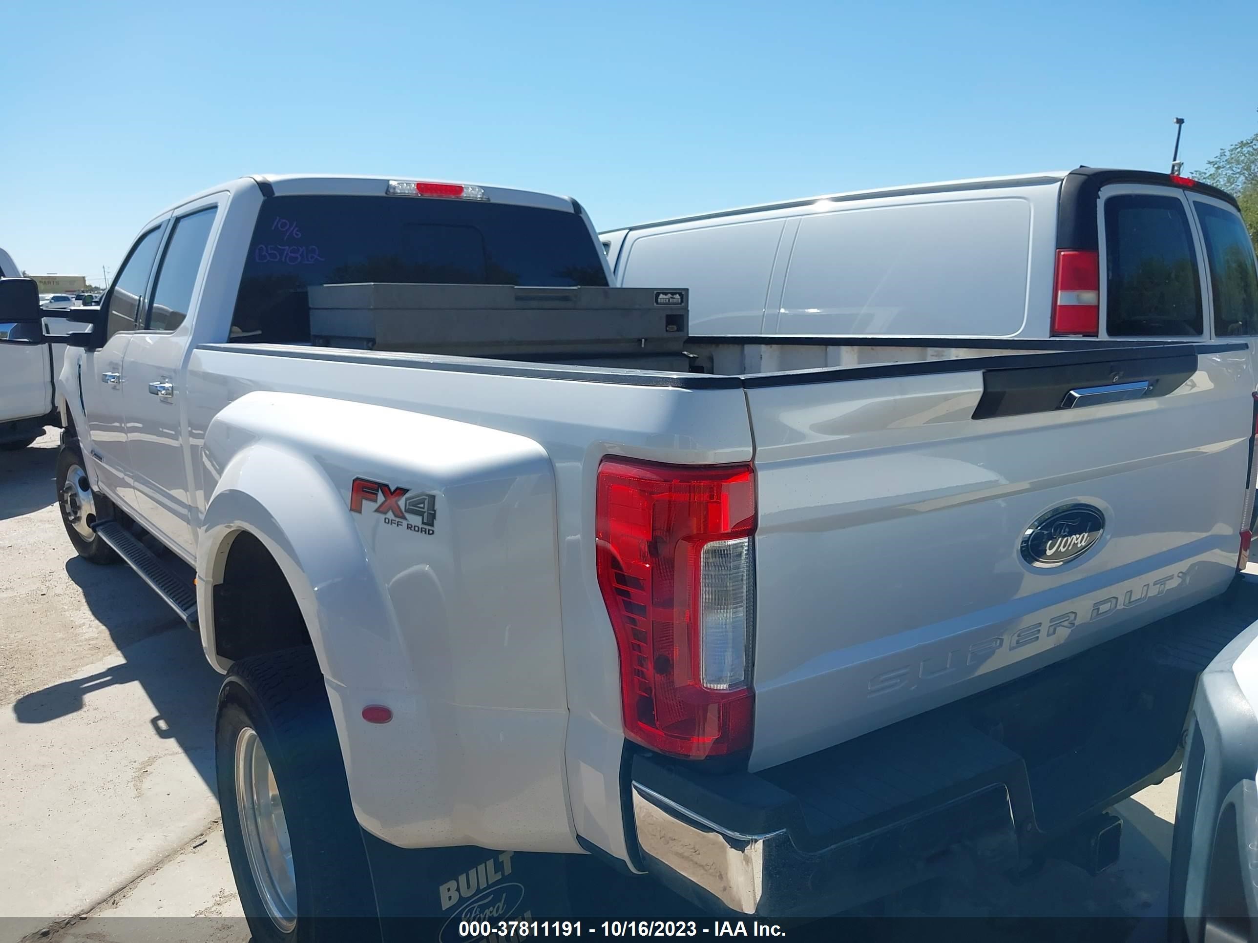 Photo 3 VIN: 1FT8W3DT2HEB57812 - FORD F350 