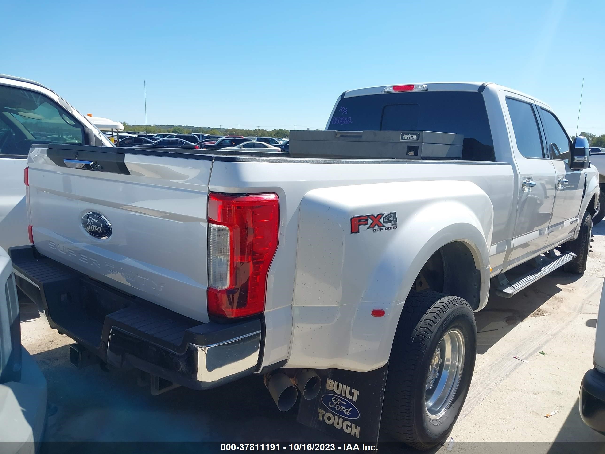 Photo 4 VIN: 1FT8W3DT2HEB57812 - FORD F350 