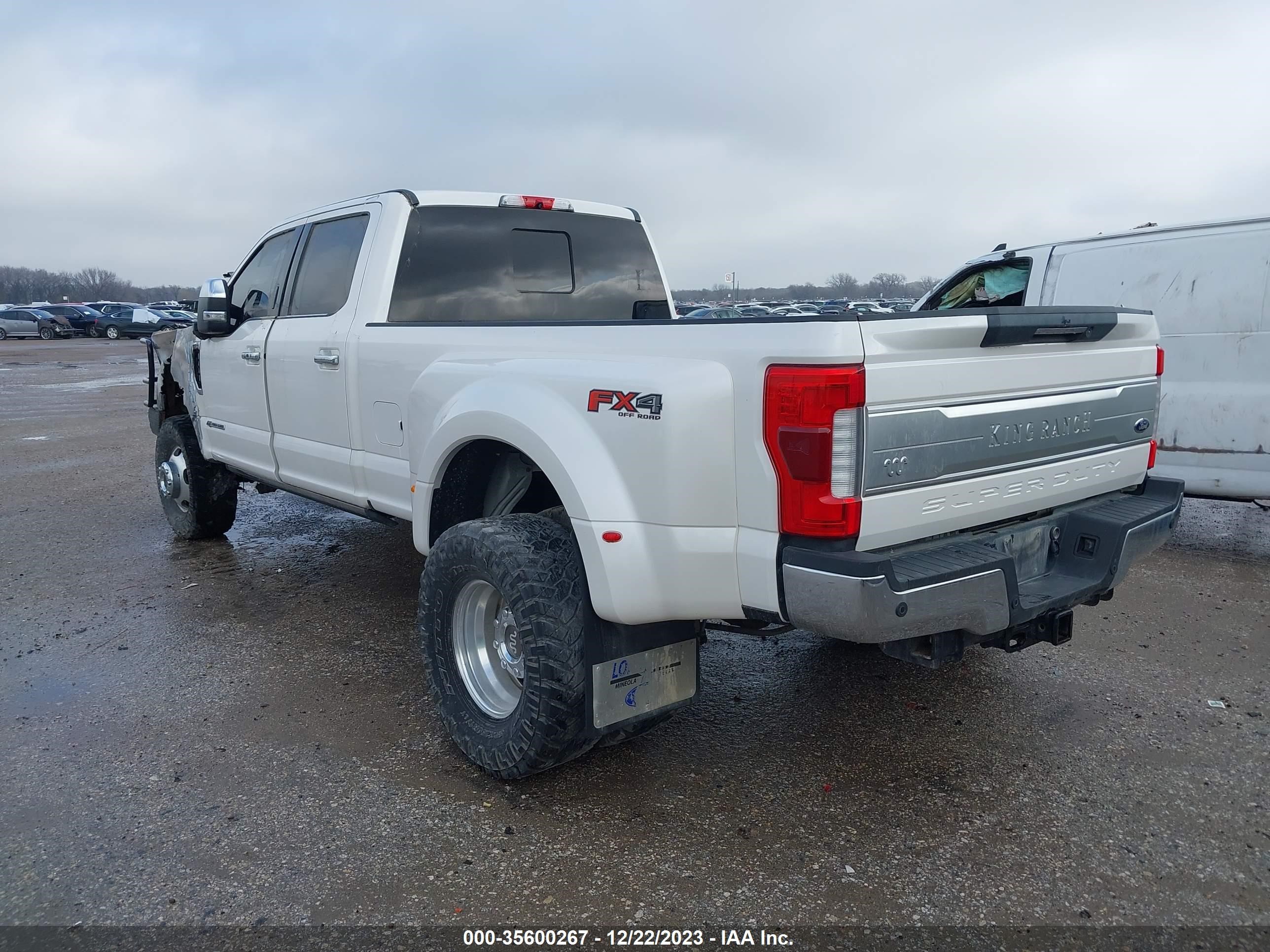 Photo 2 VIN: 1FT8W3DT2KEF33612 - FORD F350 