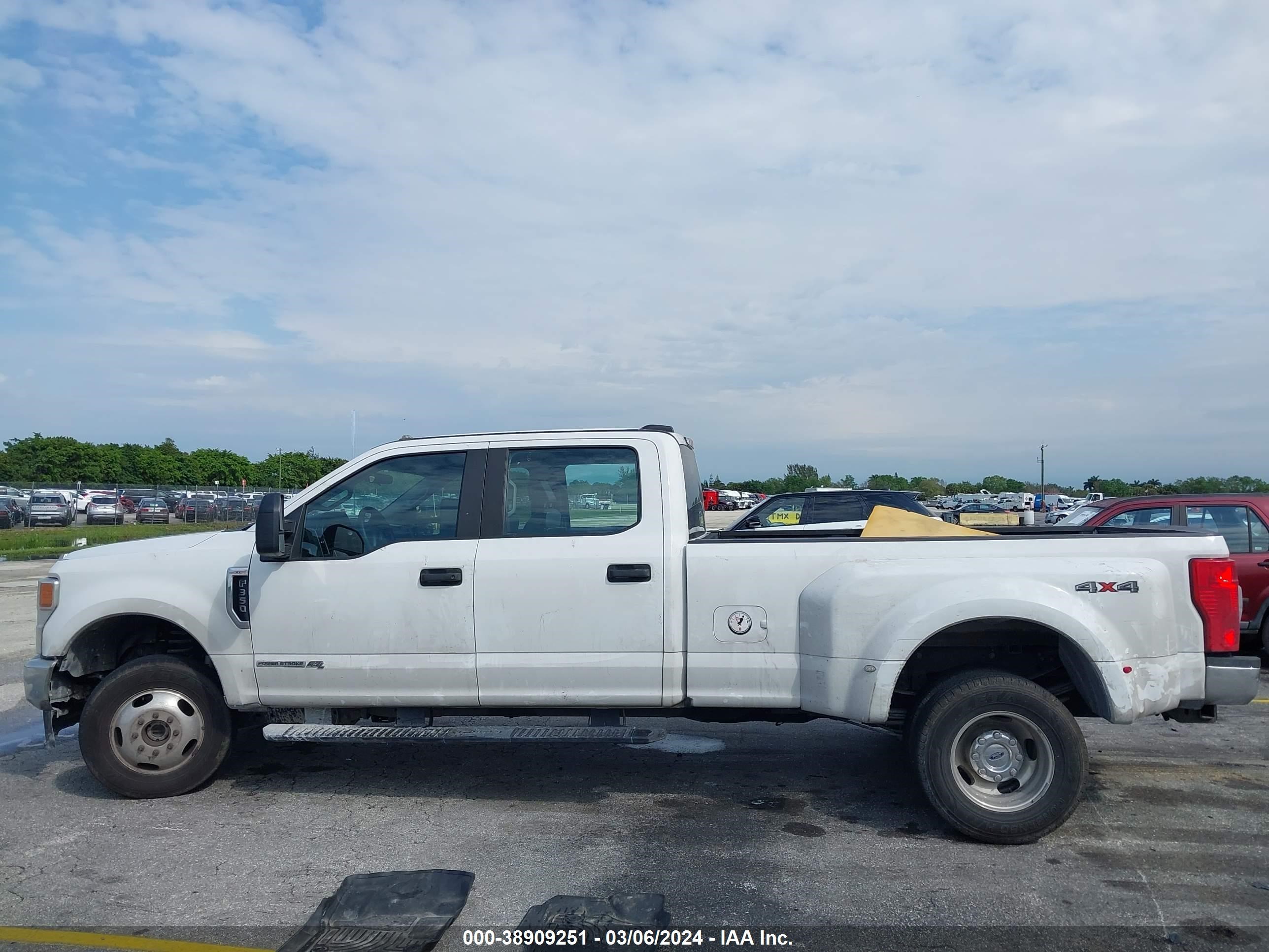 Photo 14 VIN: 1FT8W3DT2MEC03827 - FORD F350 