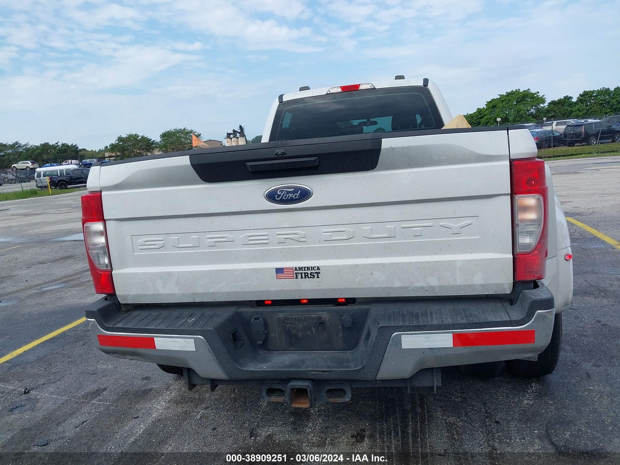 Photo 15 VIN: 1FT8W3DT2MEC03827 - FORD F350 