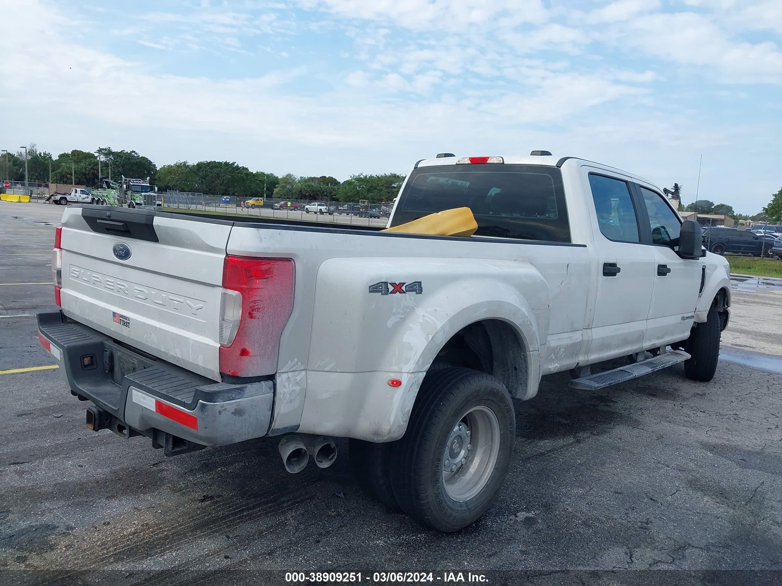 Photo 3 VIN: 1FT8W3DT2MEC03827 - FORD F350 