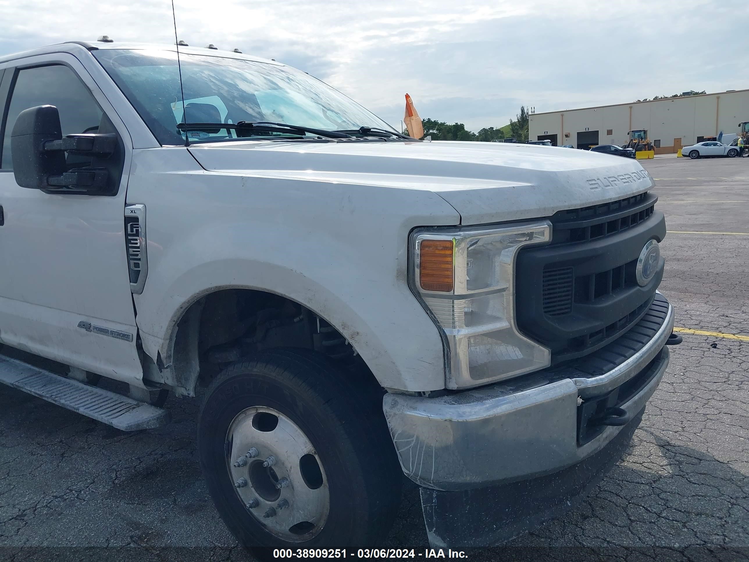 Photo 5 VIN: 1FT8W3DT2MEC03827 - FORD F350 