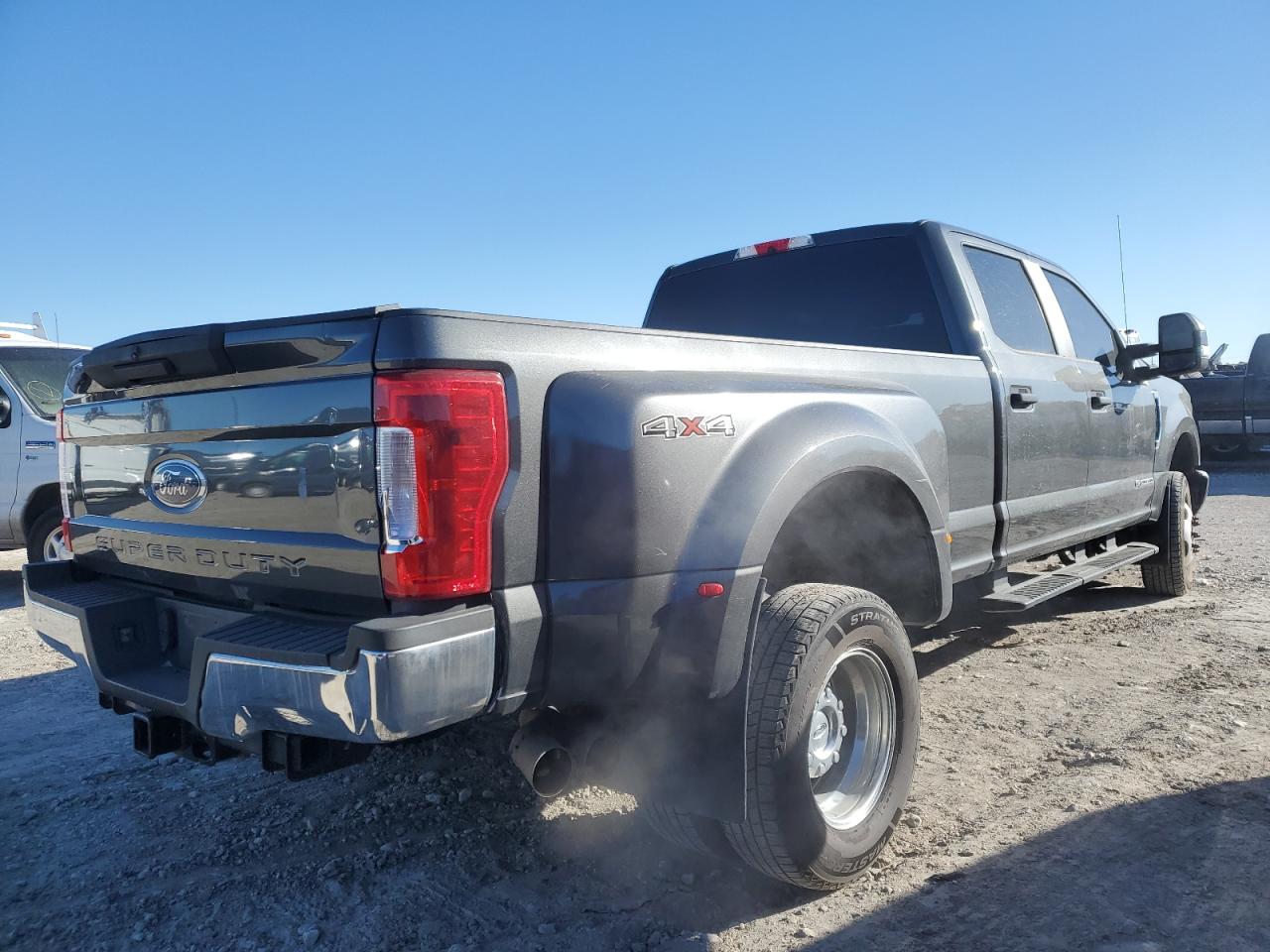 Photo 2 VIN: 1FT8W3DT4HEE43824 - FORD F350 