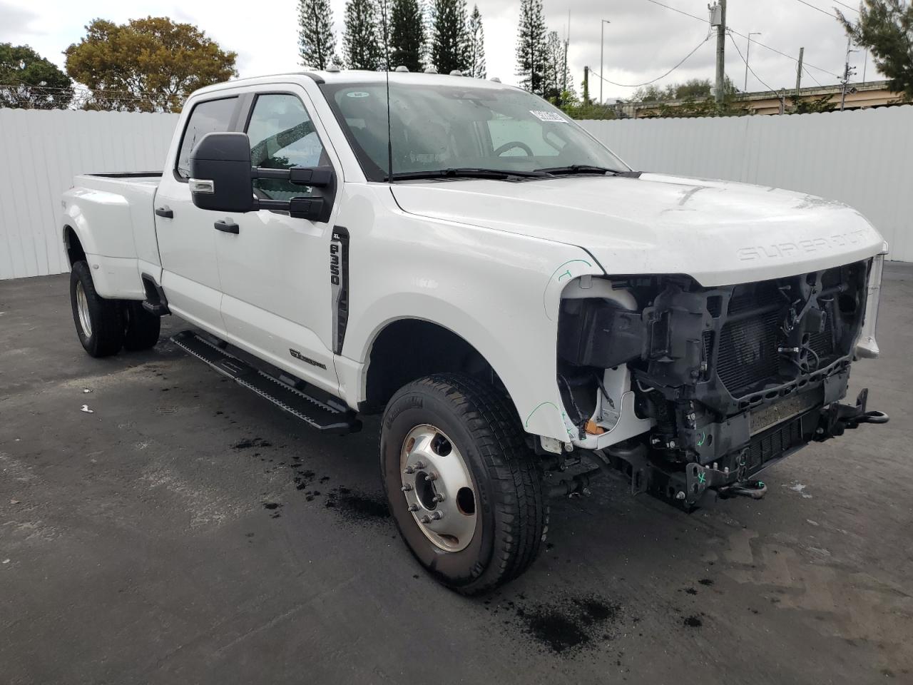 Photo 3 VIN: 1FT8W3DT4PEC16101 - FORD F350 