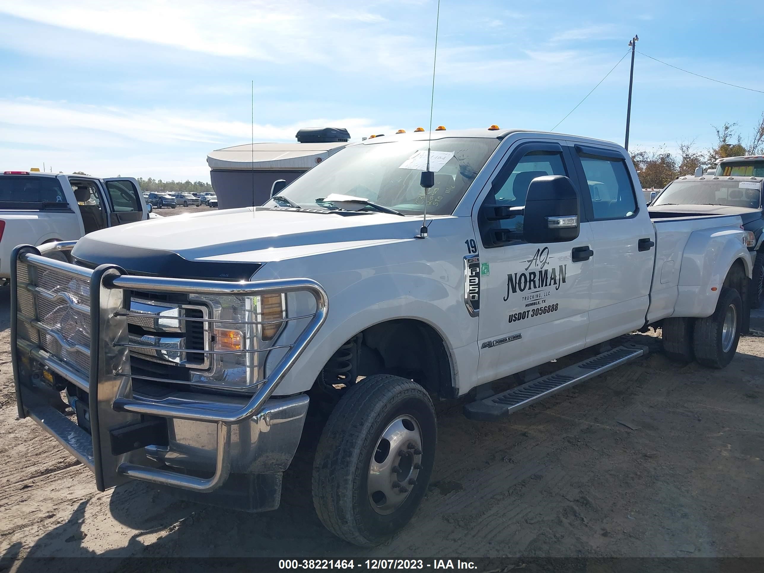 Photo 1 VIN: 1FT8W3DT5KEE20544 - FORD F350 