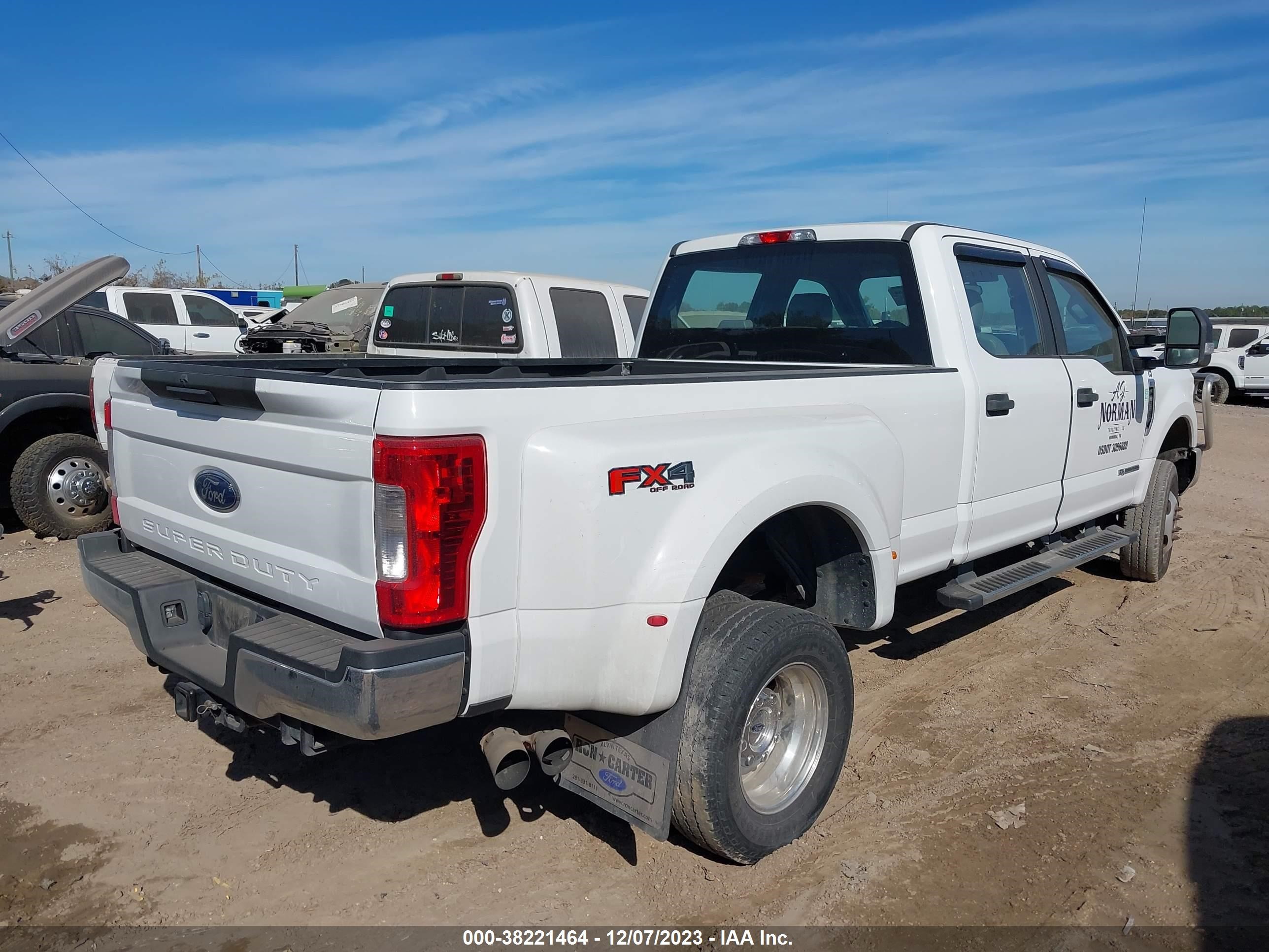 Photo 3 VIN: 1FT8W3DT5KEE20544 - FORD F350 