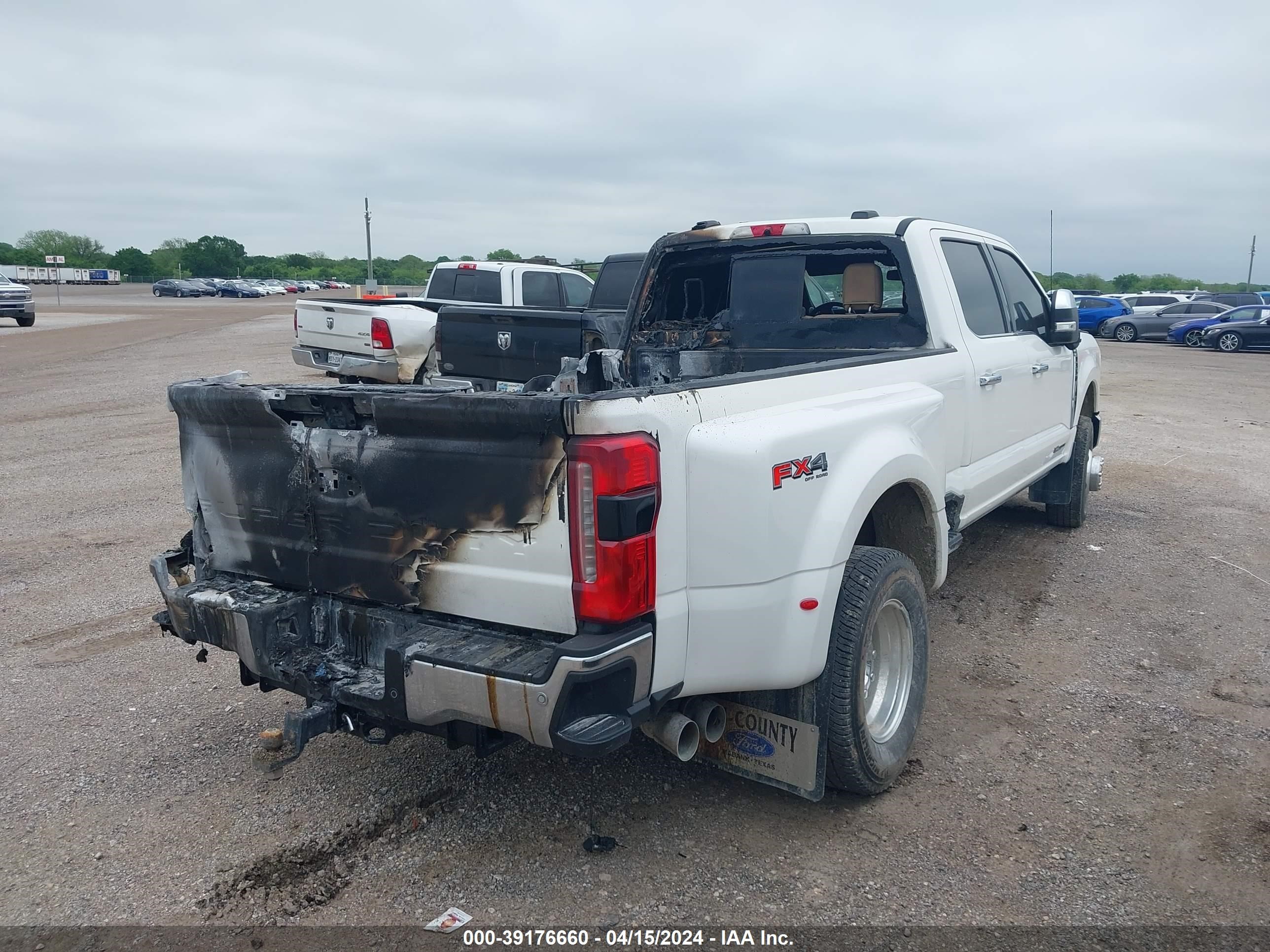 Photo 3 VIN: 1FT8W3DT5PEC23221 - FORD F350 