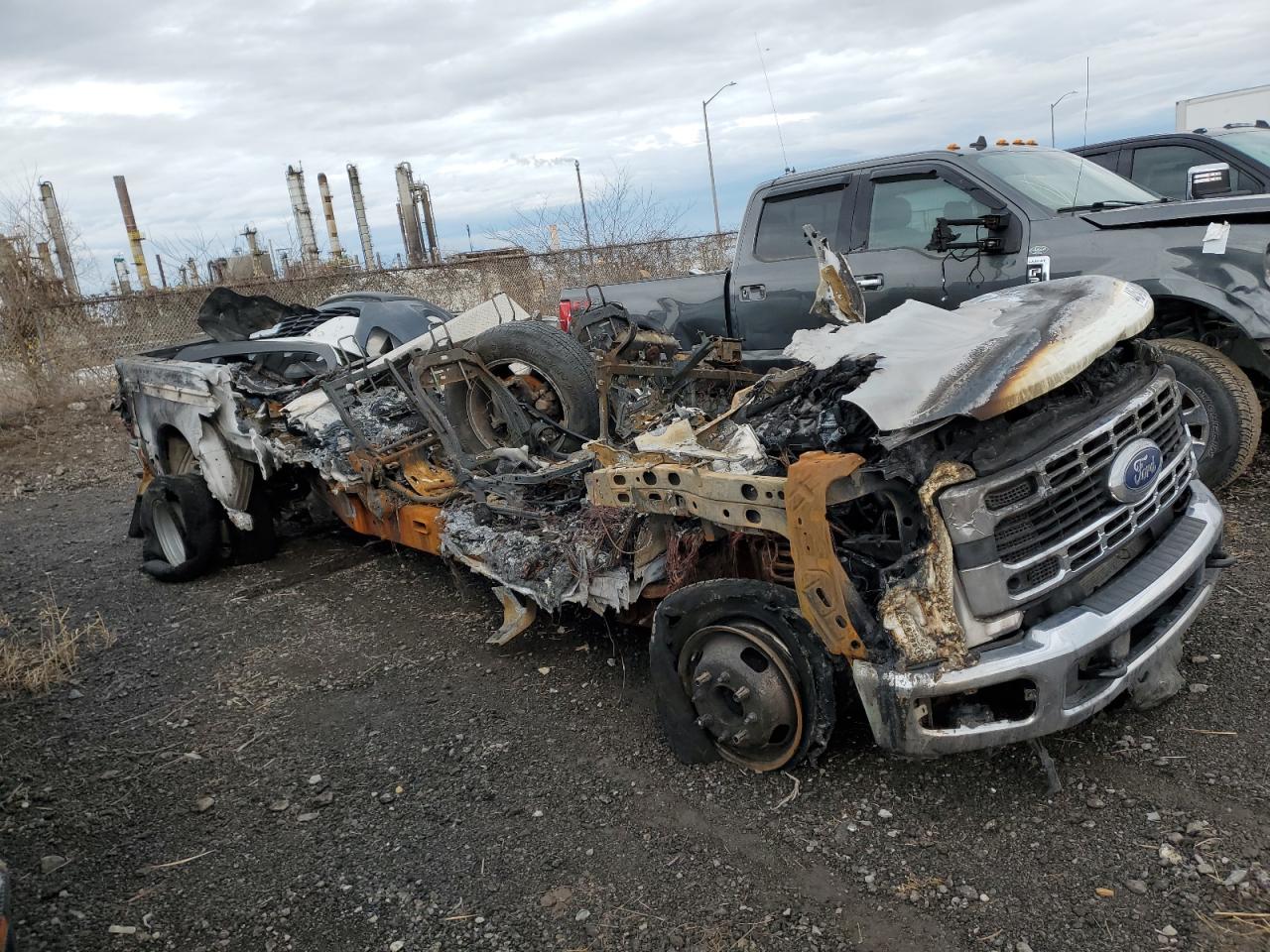 Photo 3 VIN: 1FT8W3DT5PEC37300 - FORD F350 