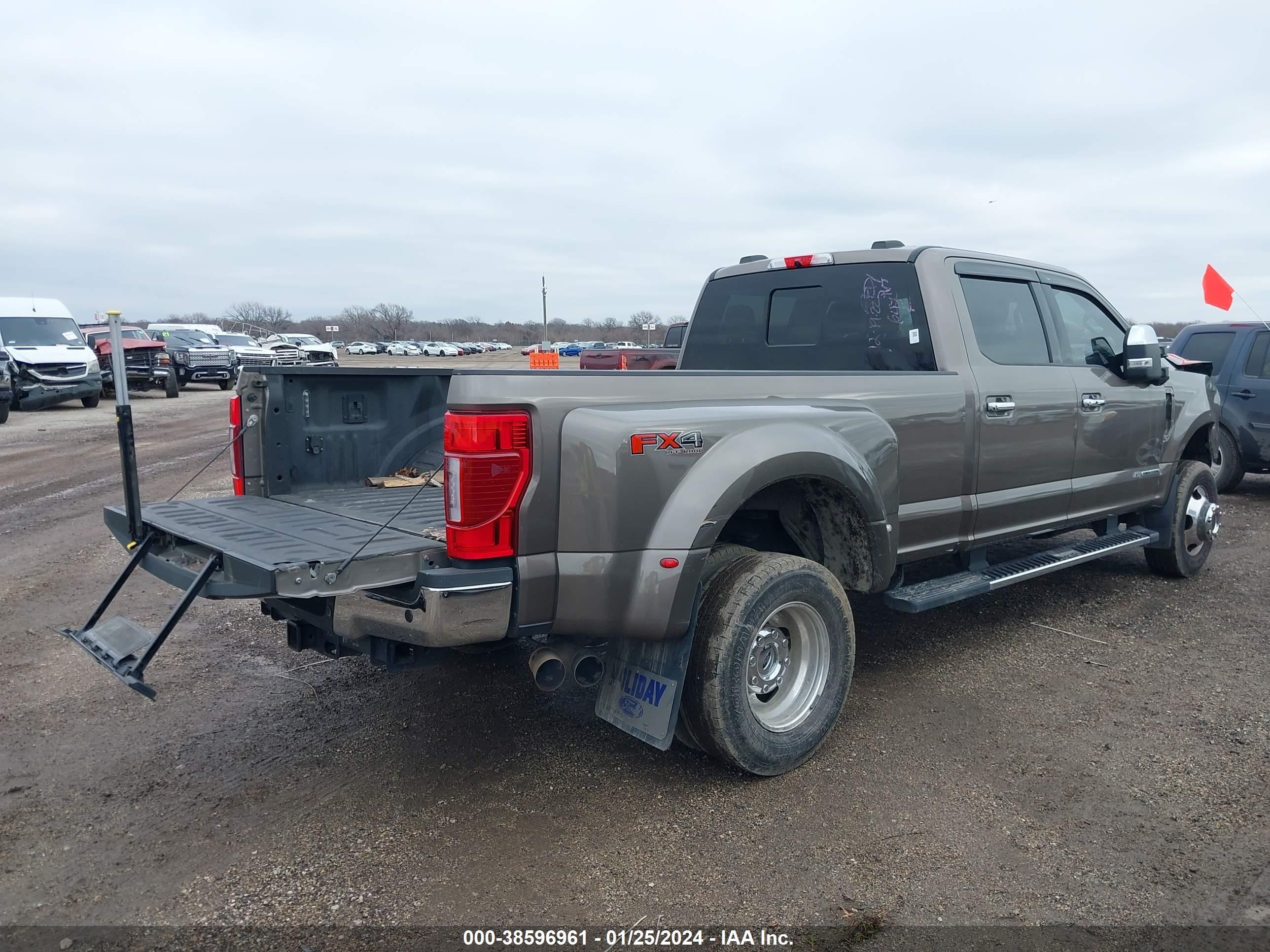 Photo 3 VIN: 1FT8W3DT6NED52906 - FORD F350 