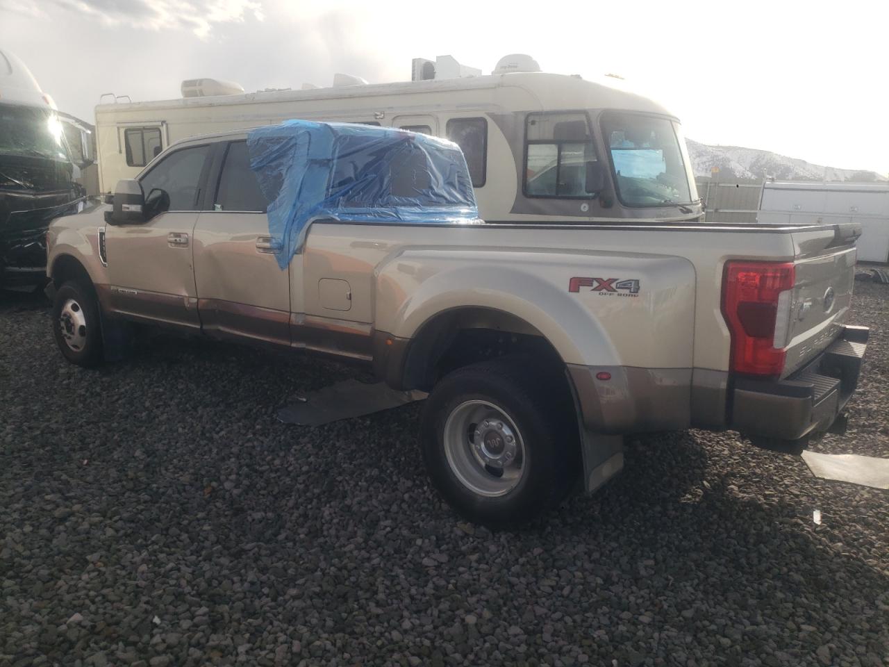 Photo 2 VIN: 1FT8W3DT7JED05166 - FORD F350 