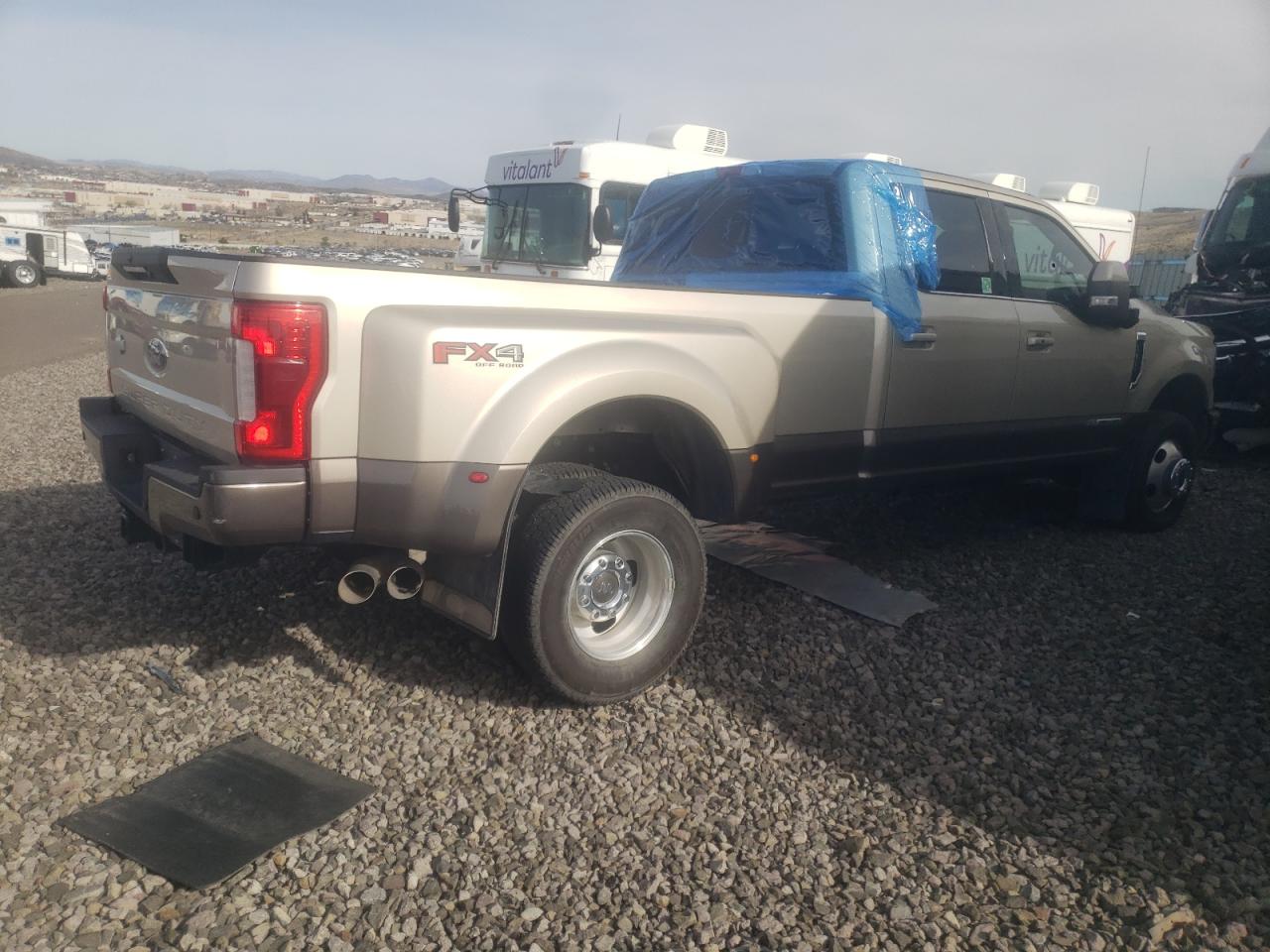 Photo 3 VIN: 1FT8W3DT7JED05166 - FORD F350 