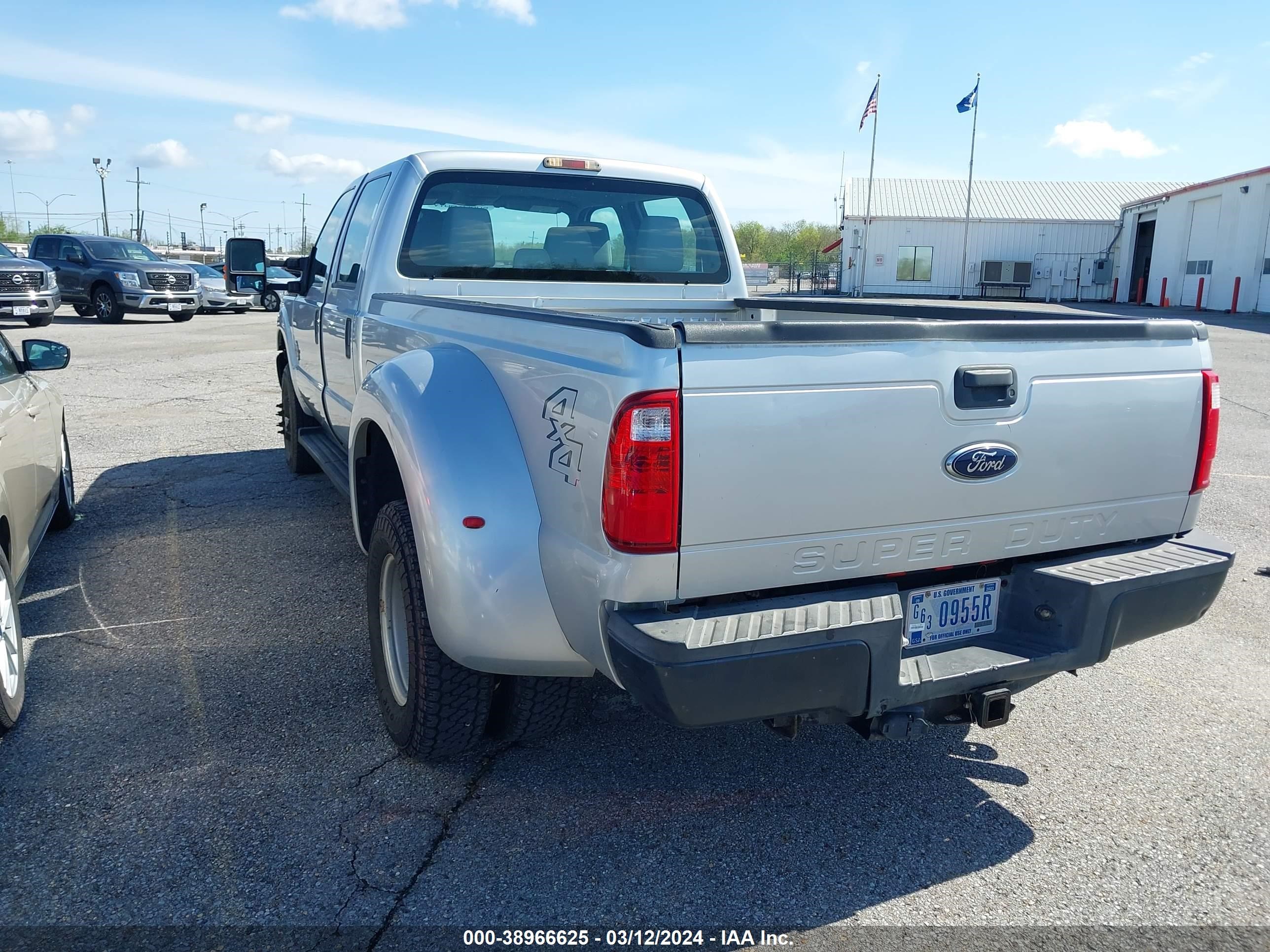 Photo 2 VIN: 1FT8W3DT8FED59728 - FORD F350 