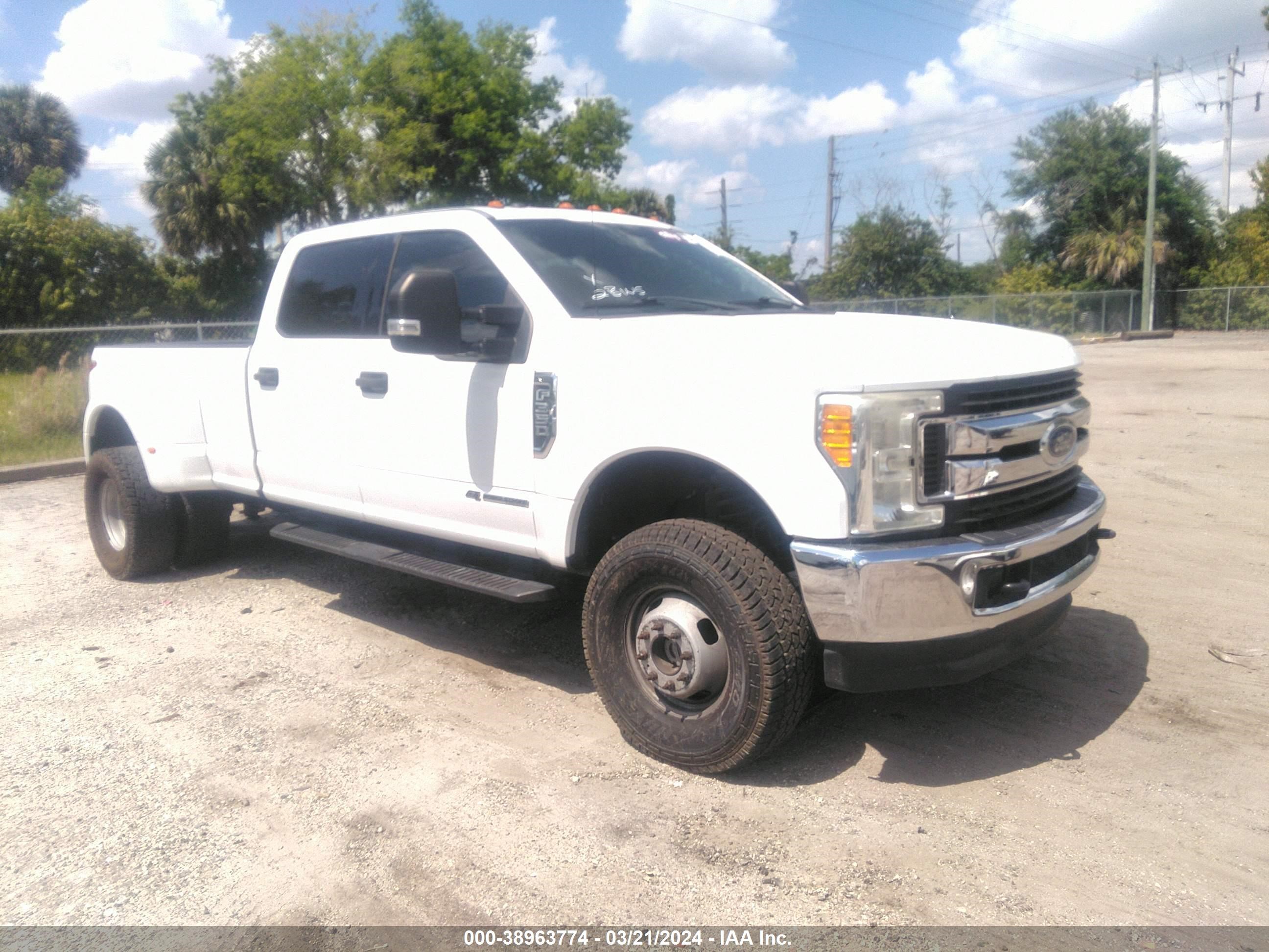 Photo 10 VIN: 1FT8W3DT8HEE84781 - FORD F350 