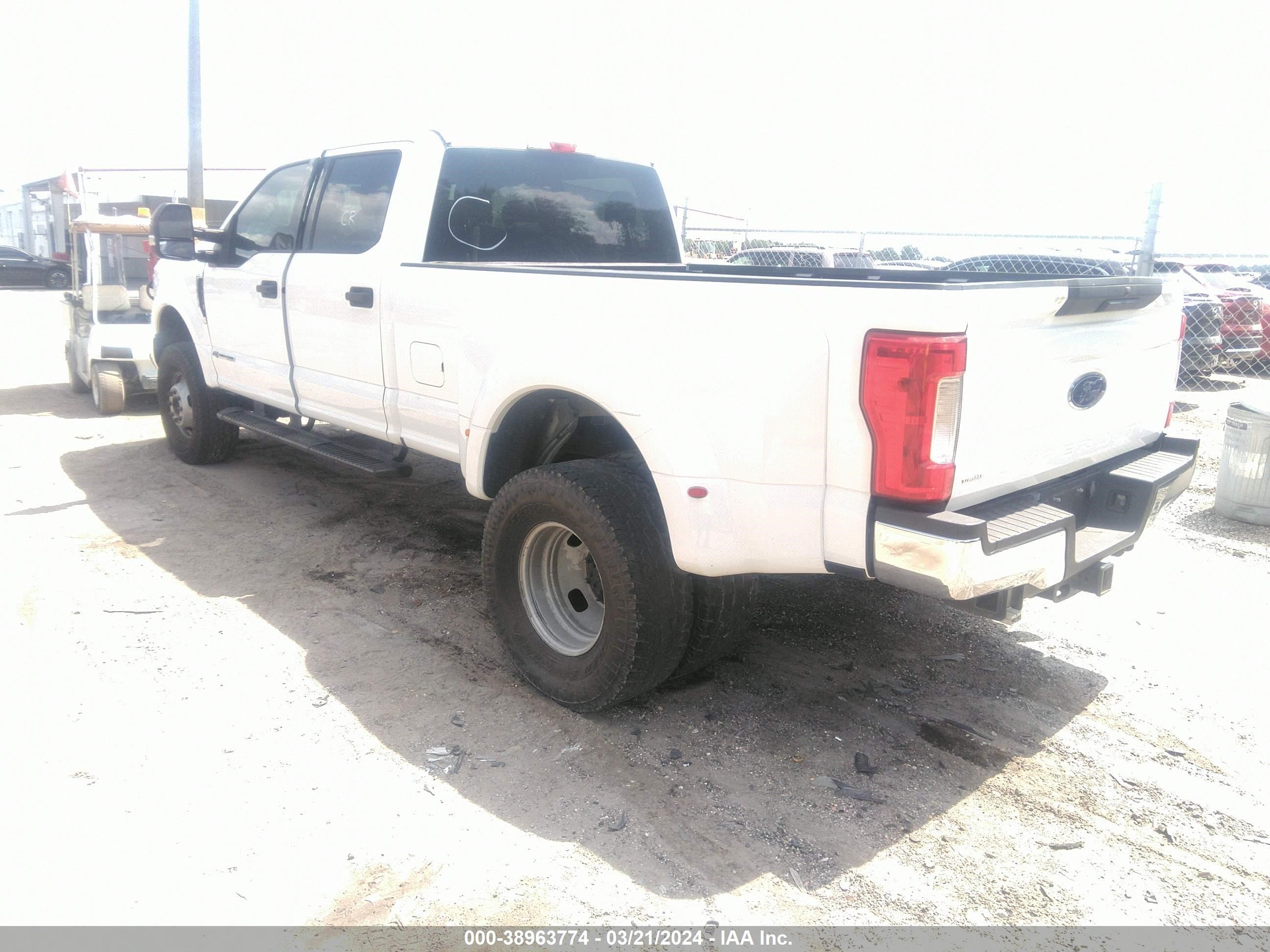 Photo 2 VIN: 1FT8W3DT8HEE84781 - FORD F350 