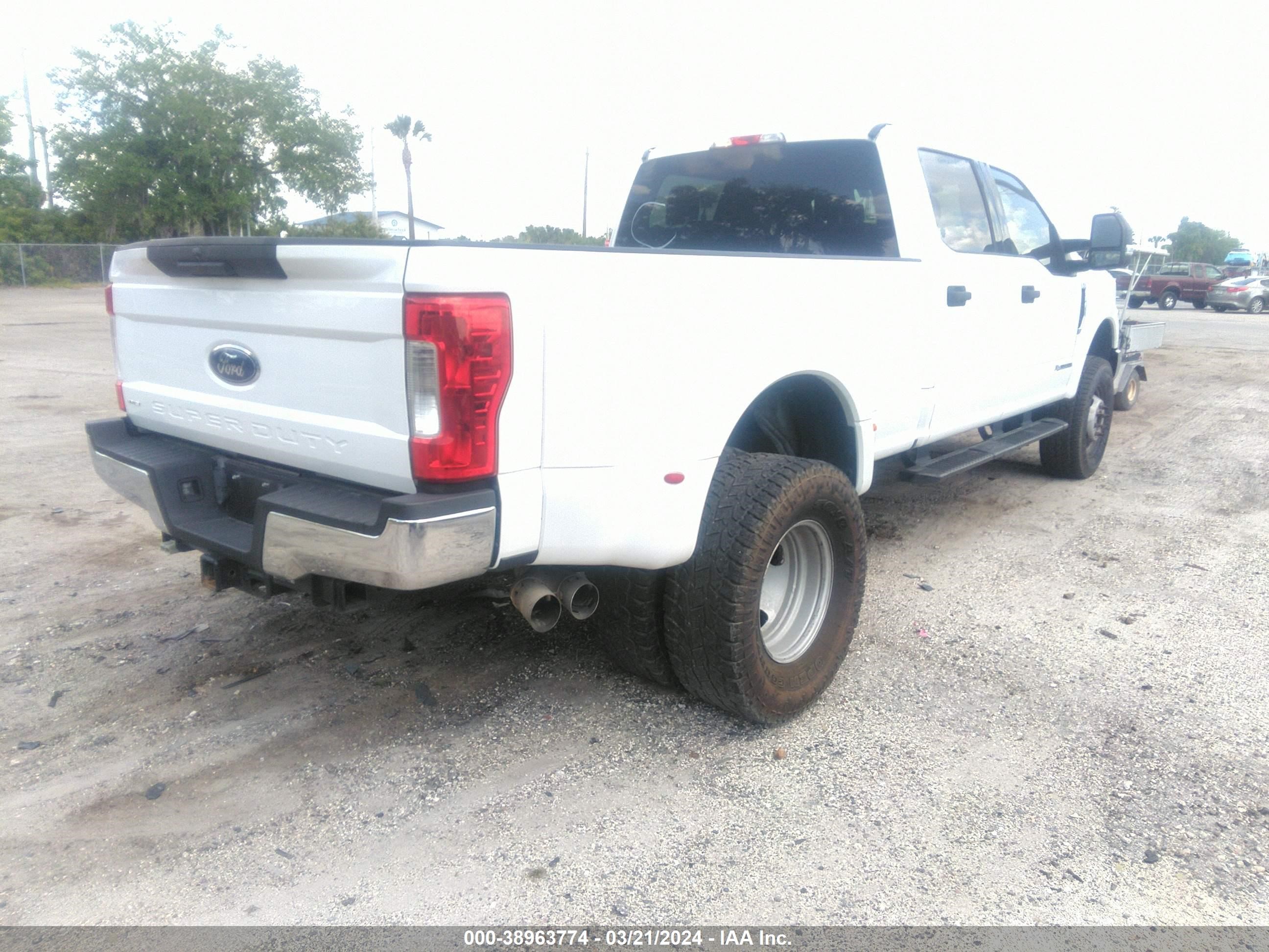 Photo 3 VIN: 1FT8W3DT8HEE84781 - FORD F350 